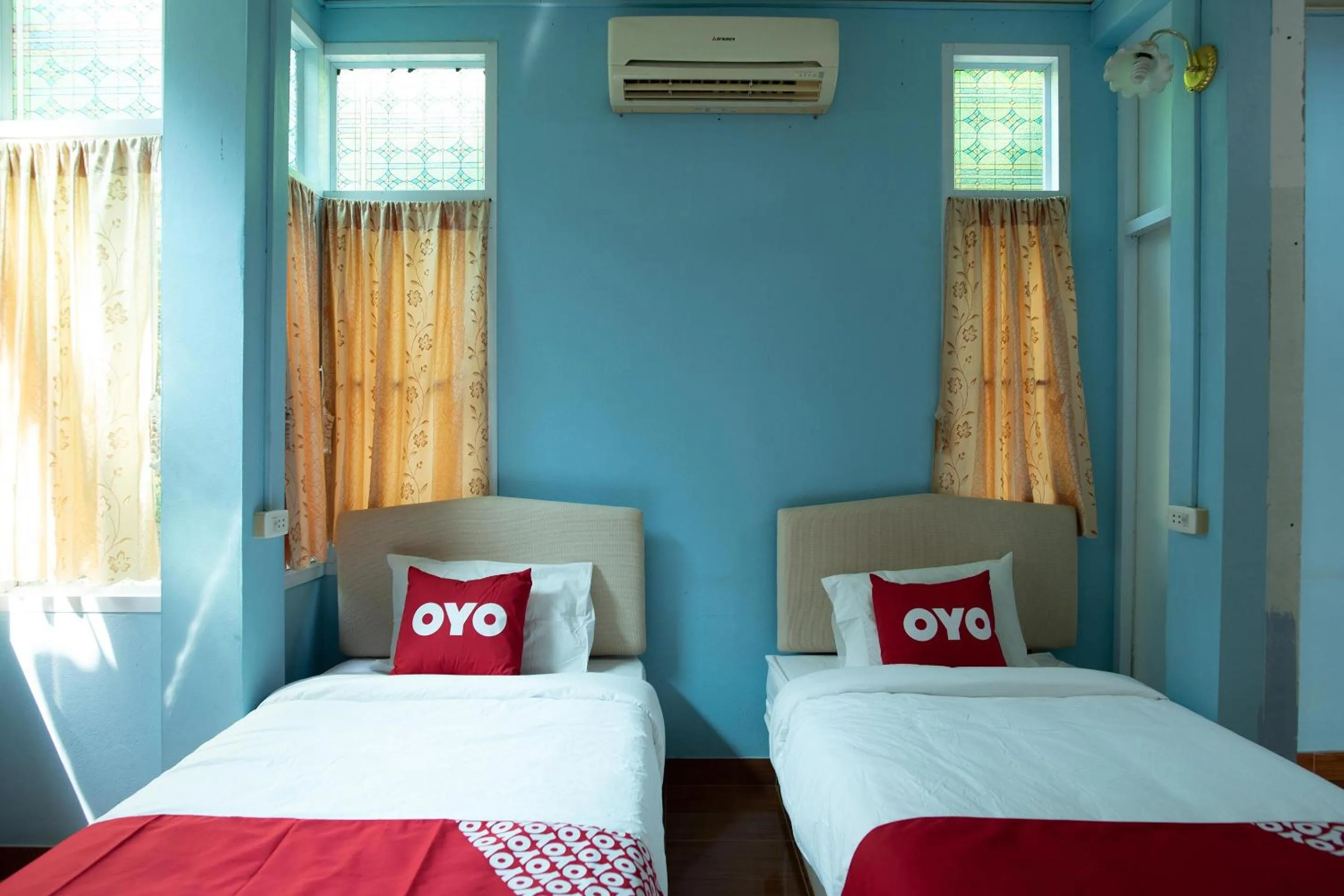 Bedroom in OYO 402 Raknatee Resort