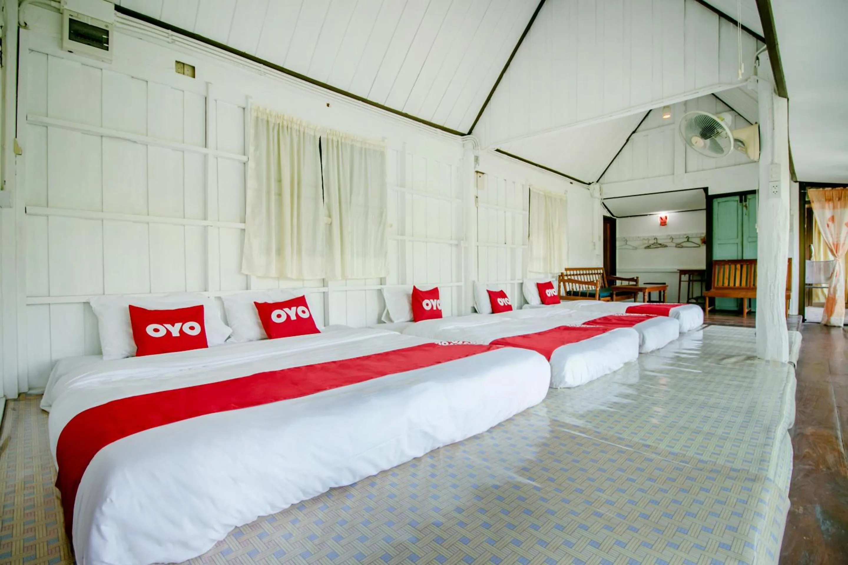 Bedroom in OYO 402 Raknatee Resort