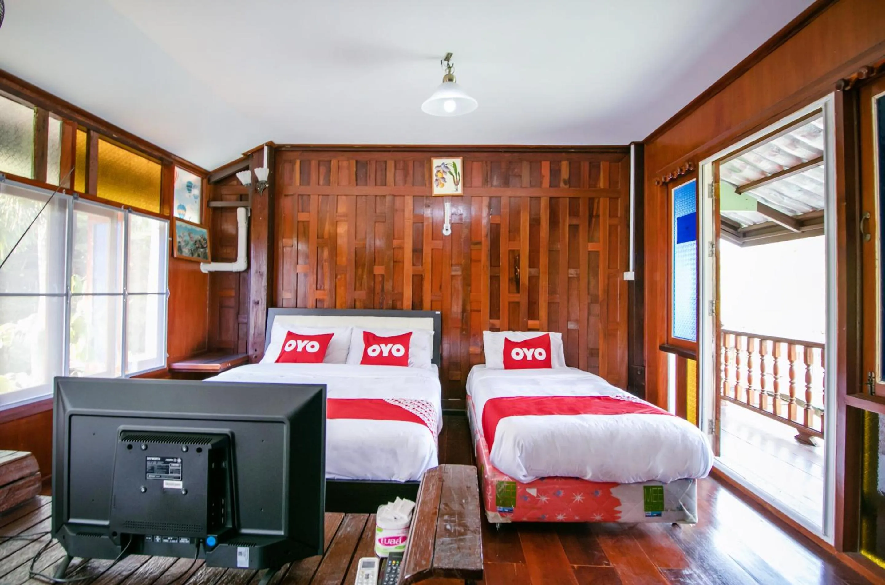 Bedroom in OYO 402 Raknatee Resort