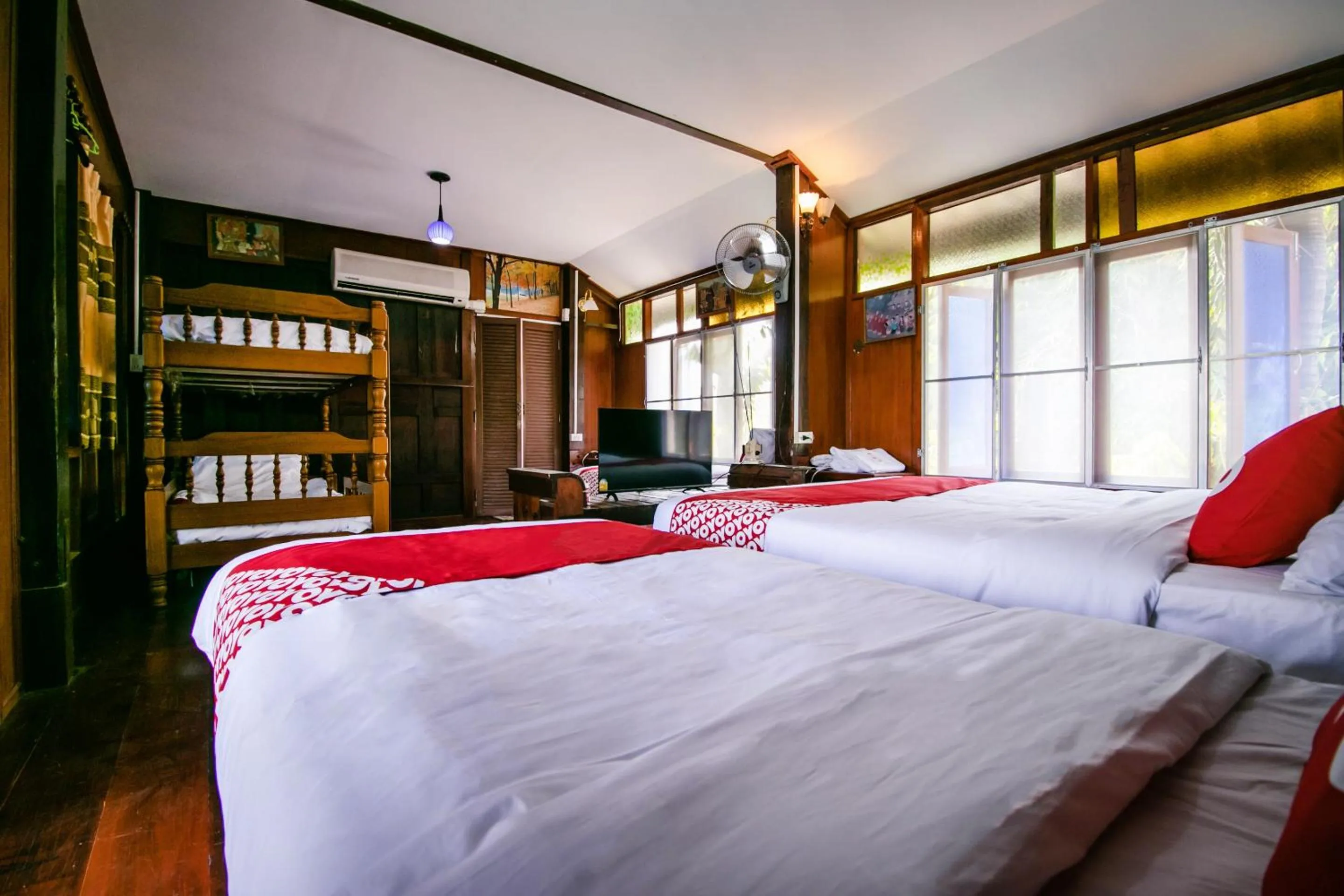 Bedroom in OYO 402 Raknatee Resort