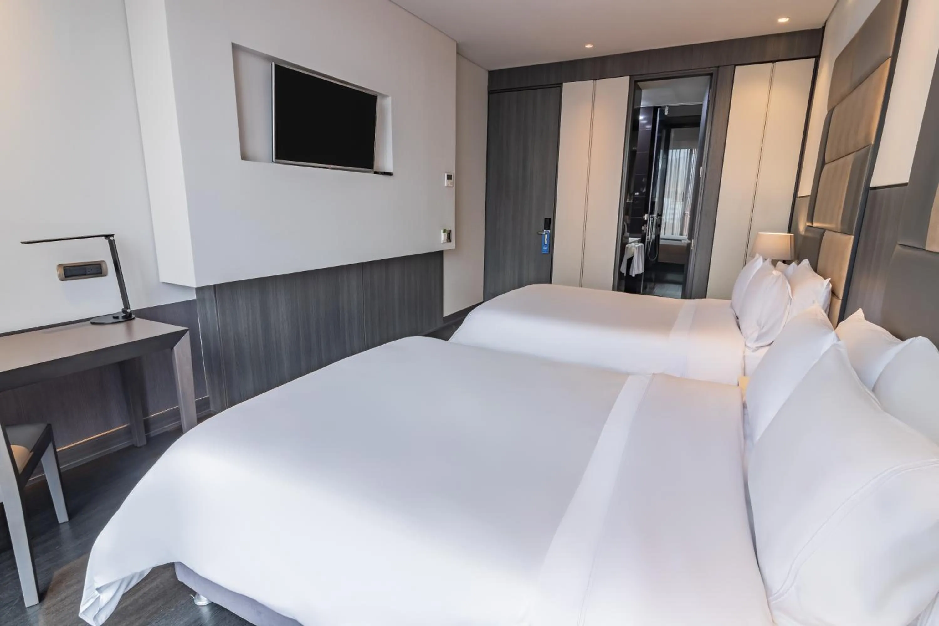 TV and multimedia, Bed in GHL Bioxury Hotel