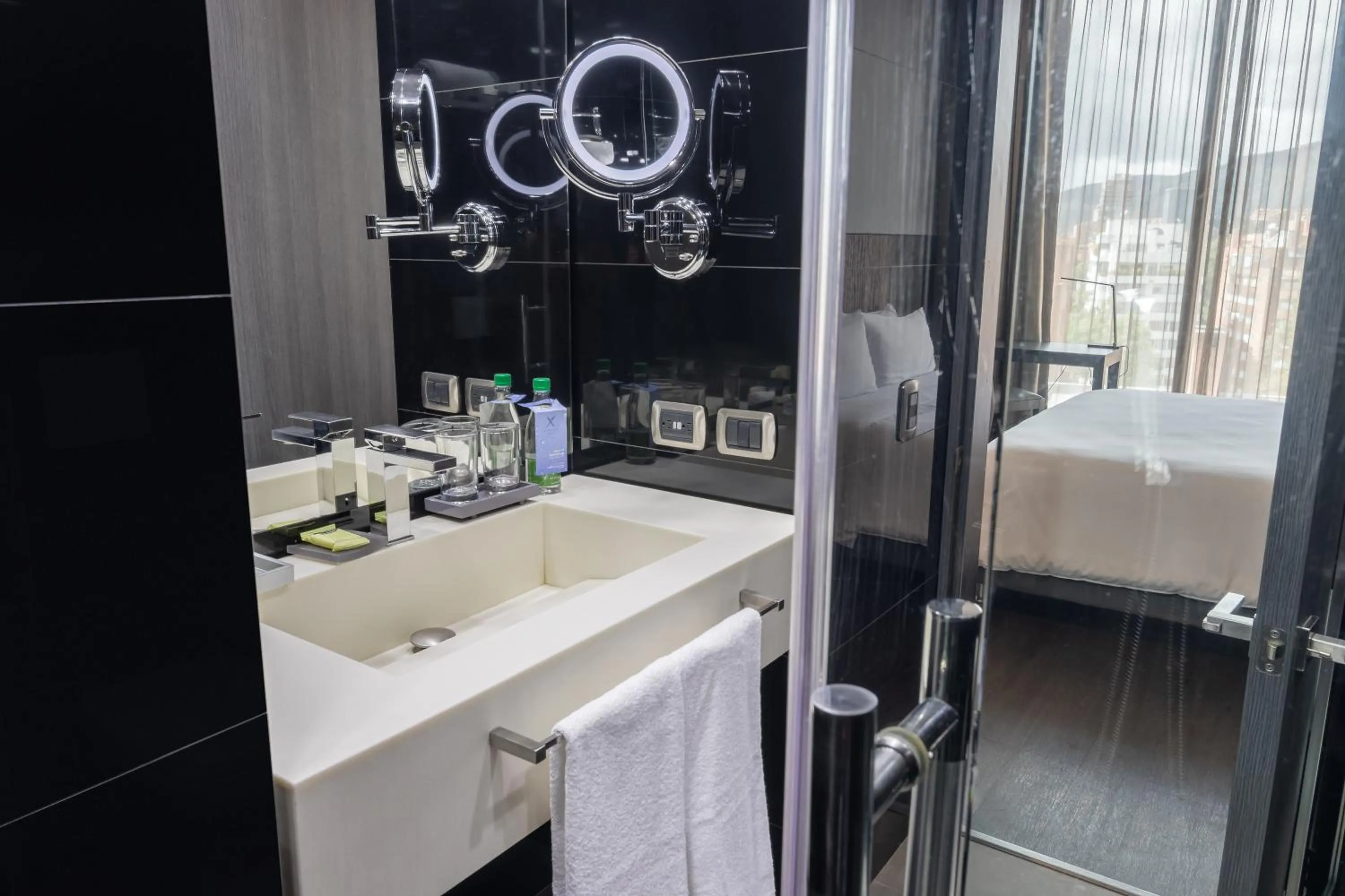 Bathroom, Bed in GHL Bioxury Hotel