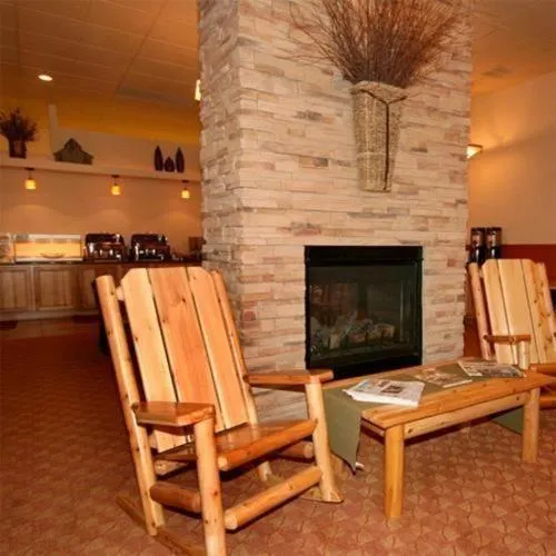 Seating area in Trails End Motel Sheridan