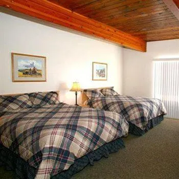 Bed in Trails End Motel Sheridan