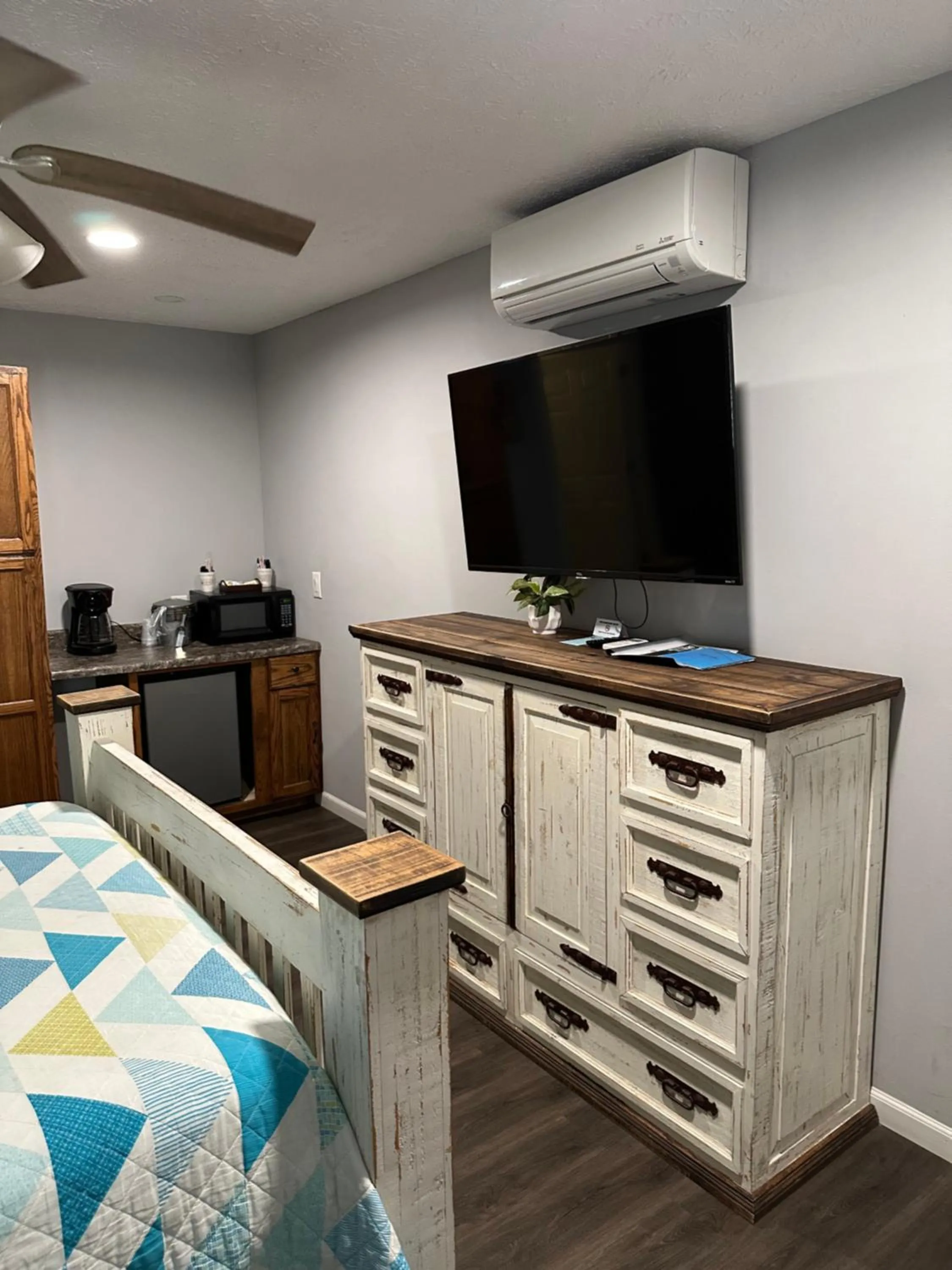 TV and multimedia in Heidi Motel - Helen