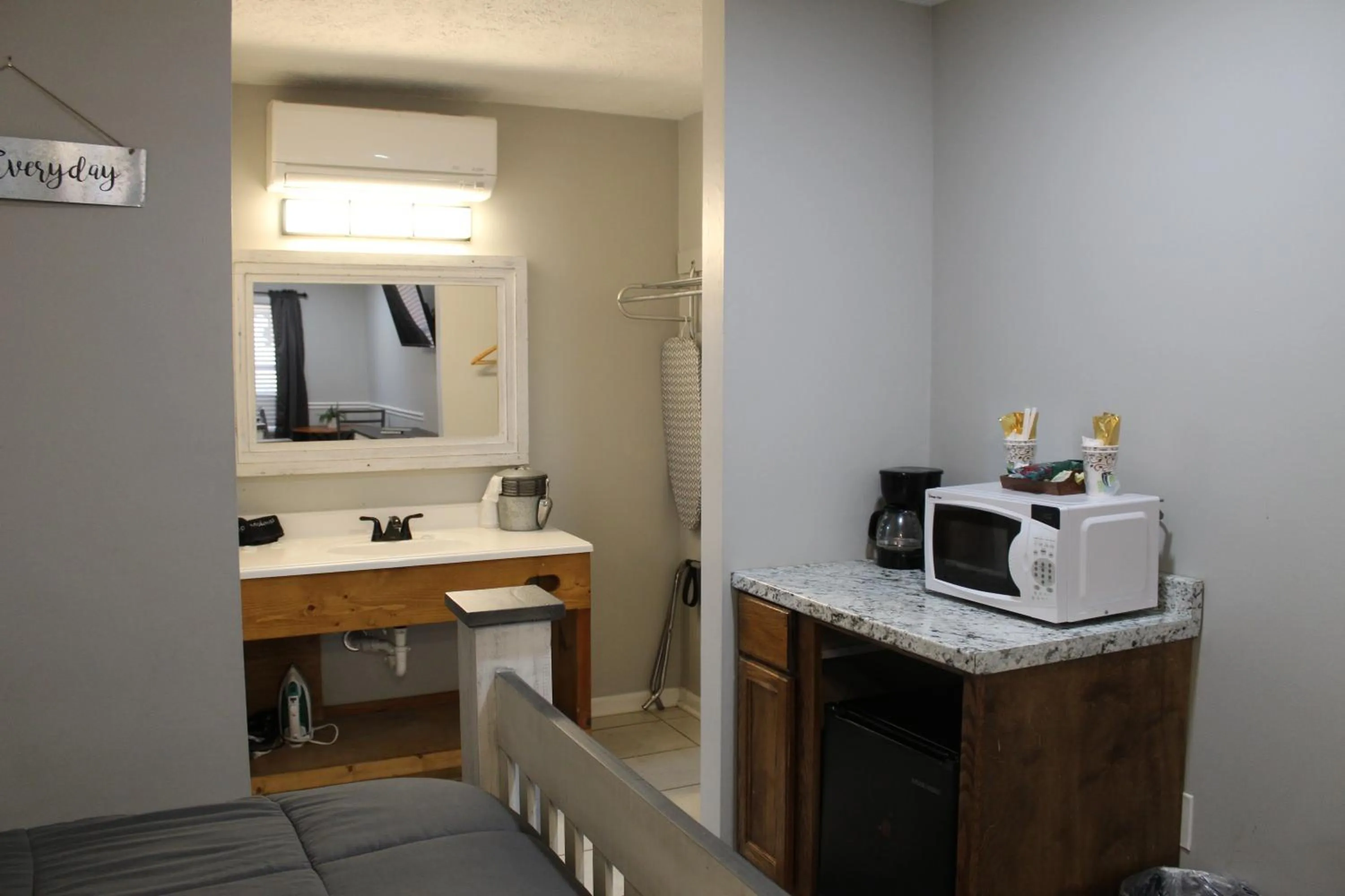 Kitchen or kitchenette in Heidi Motel - Helen