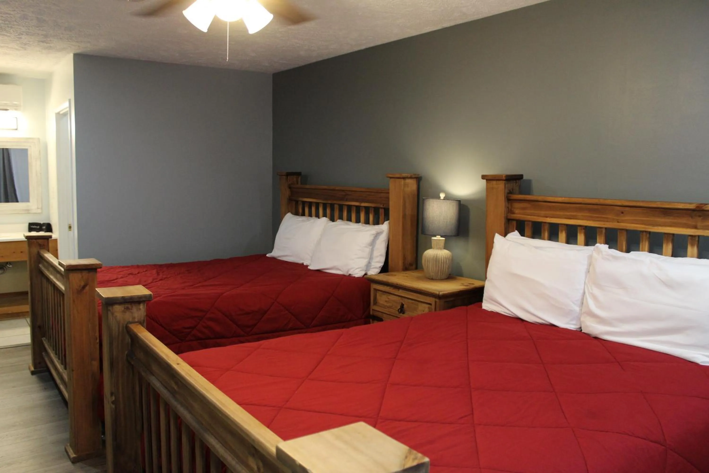 Bed in Heidi Motel - Helen