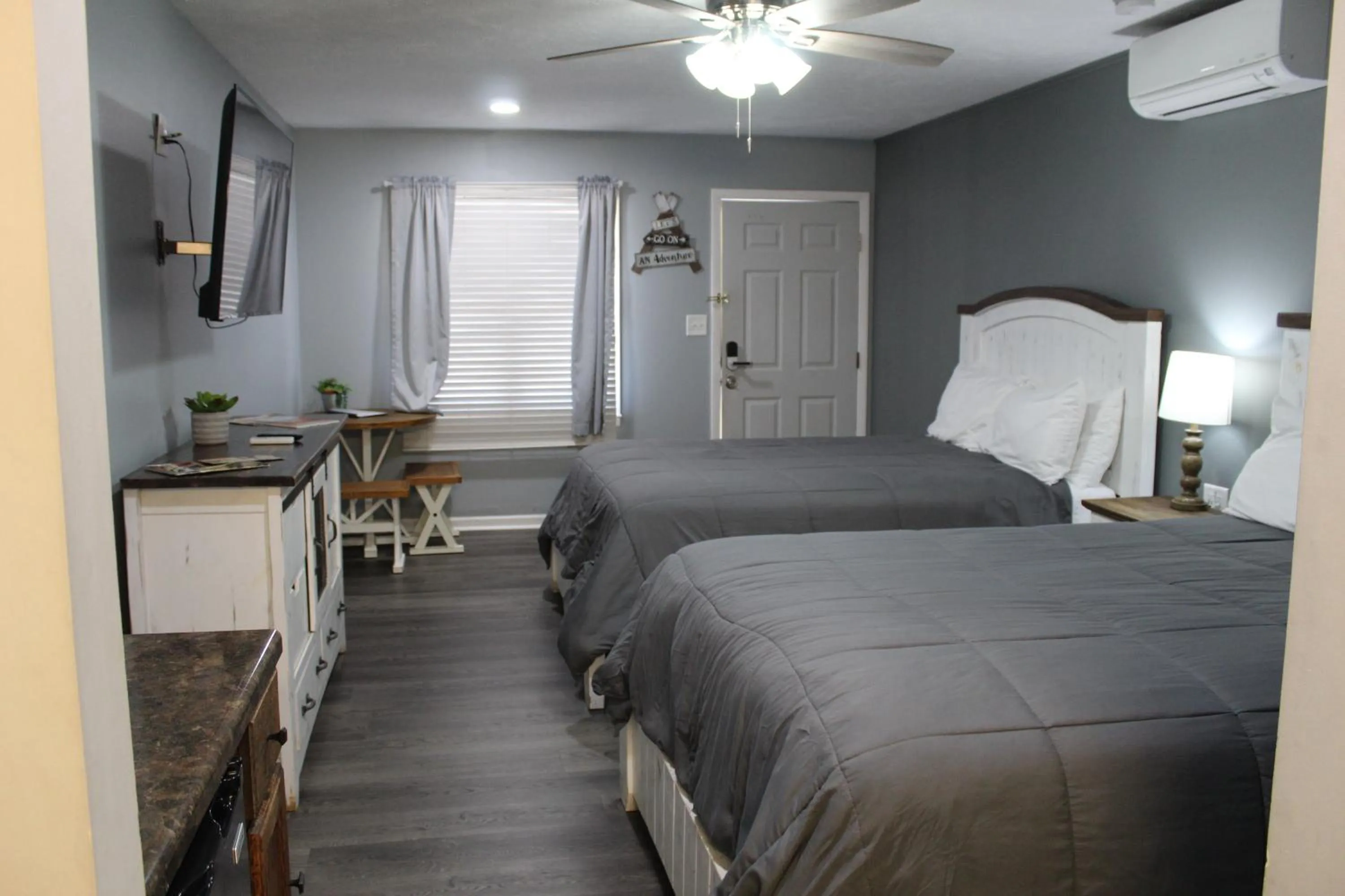 Bed in Heidi Motel - Helen