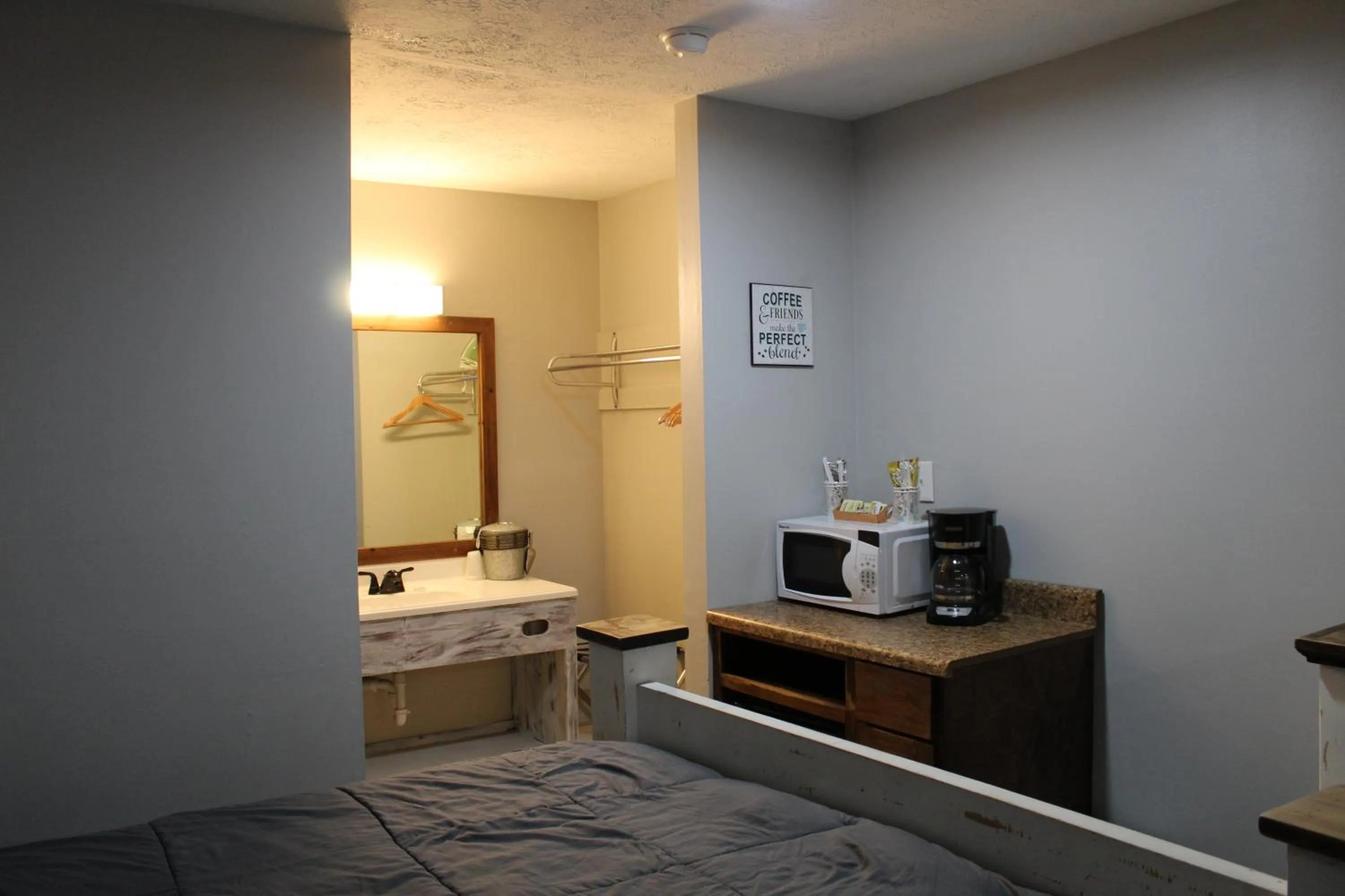 Coffee/tea facilities in Heidi Motel - Helen