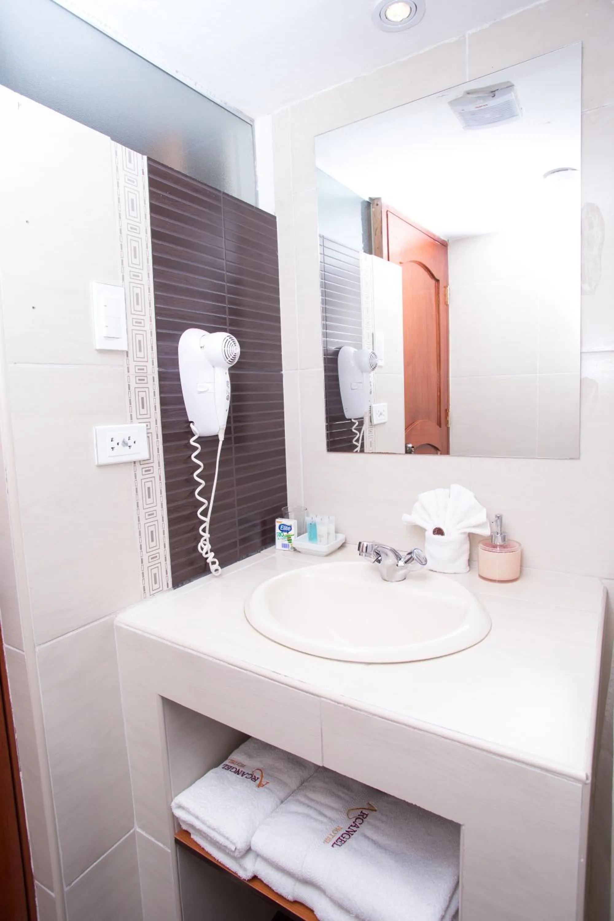 Toilet in Hotel Arcangel