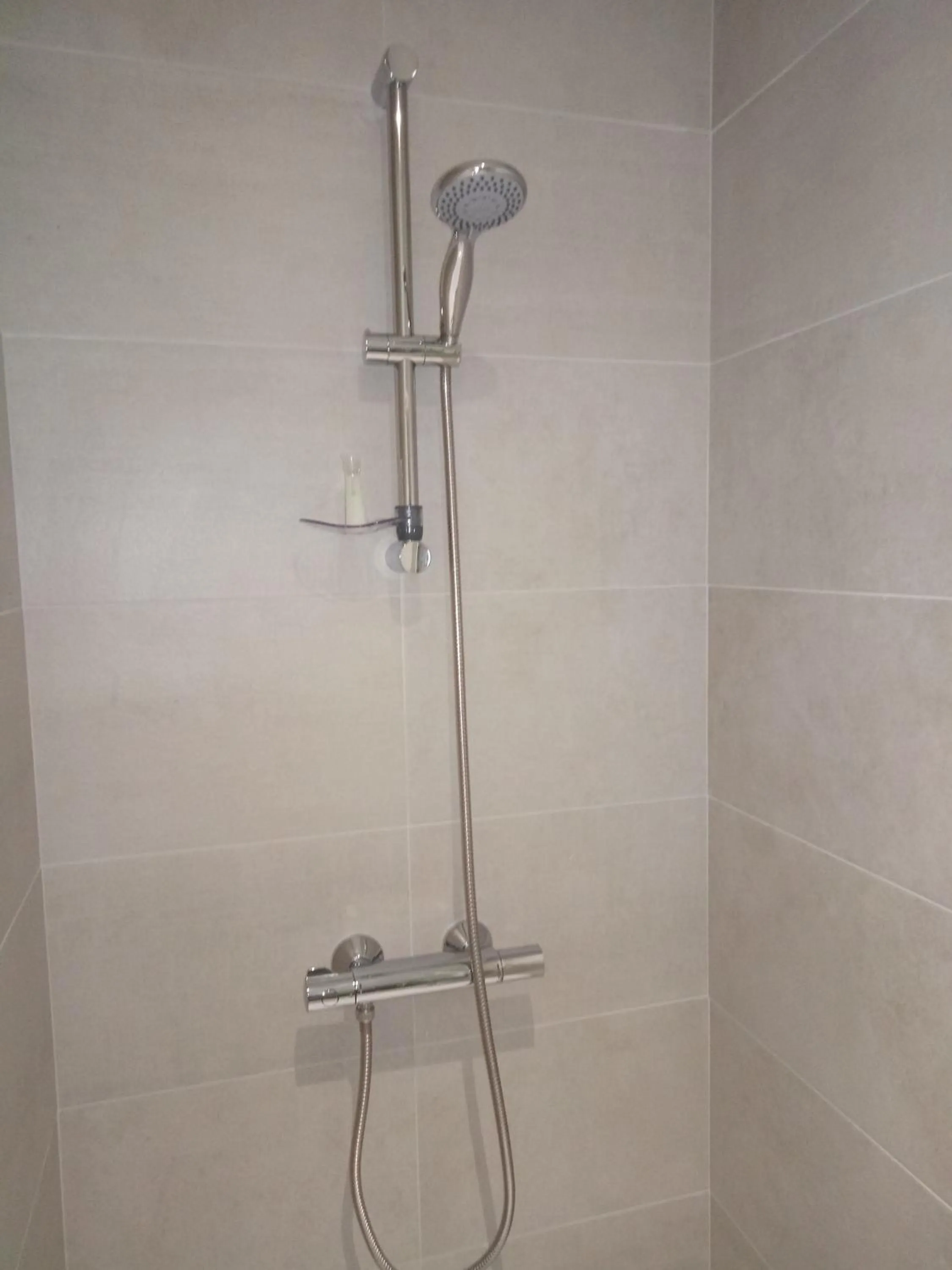 Bathroom in La Closerie de Sens