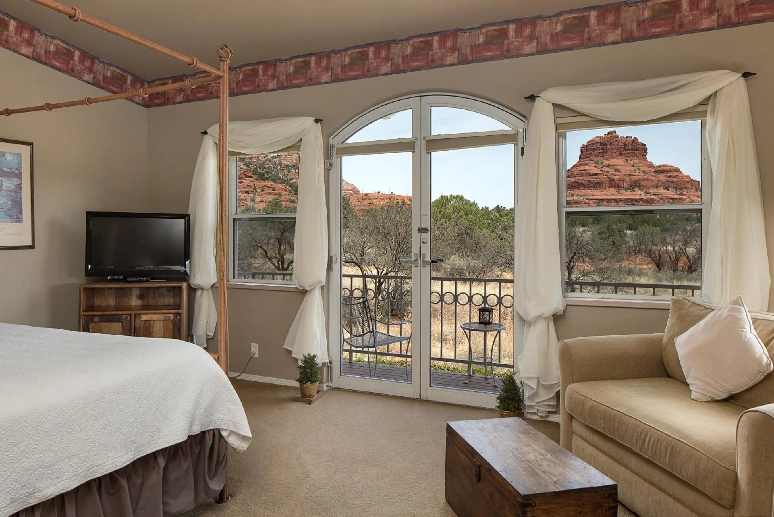 Landmark view, Bed in Canyon Villa Bed & Breakfast Inn of Sedona