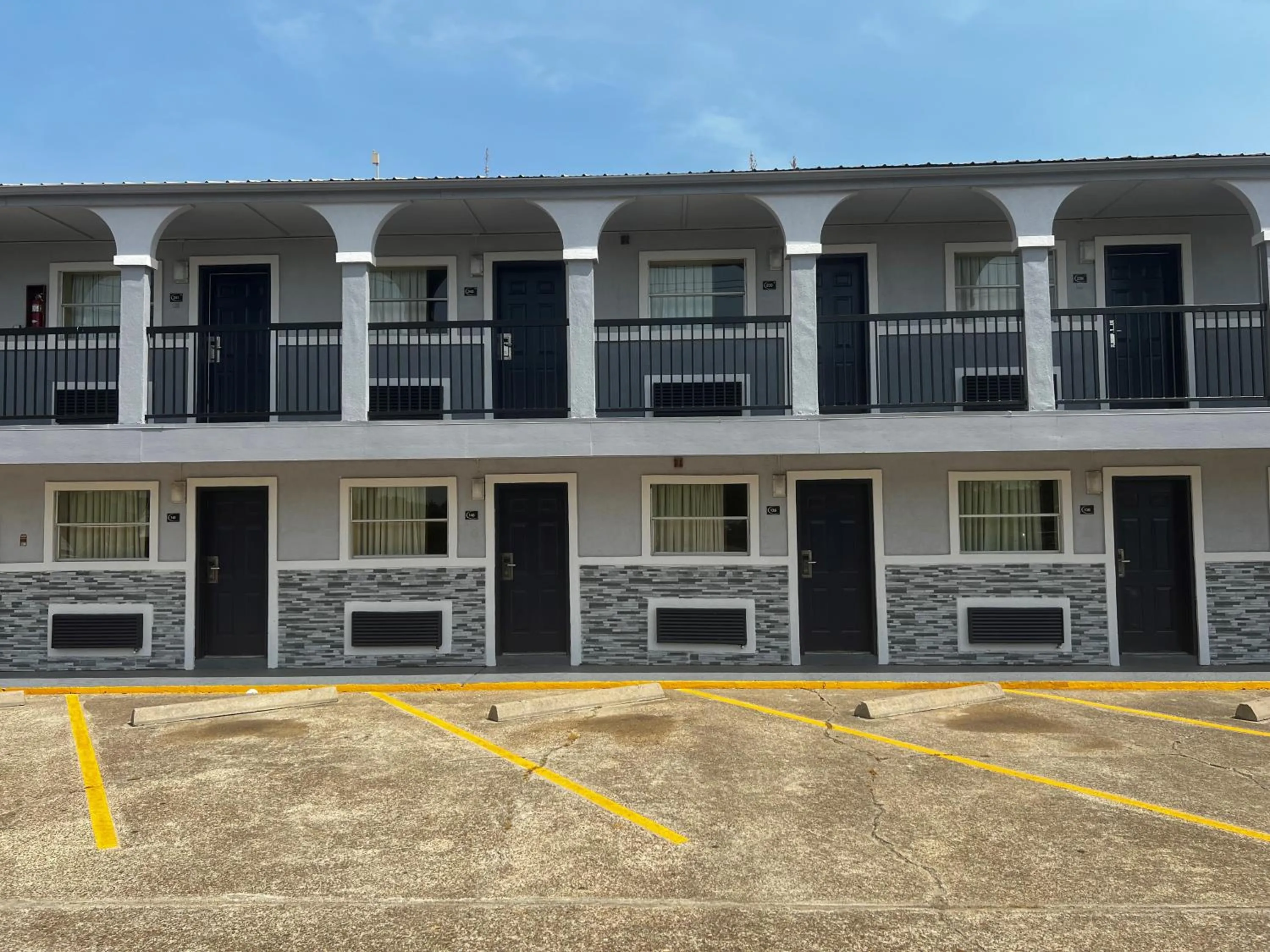 Property building in Super 8 by Wyndham La Marque TX/Texas City Area