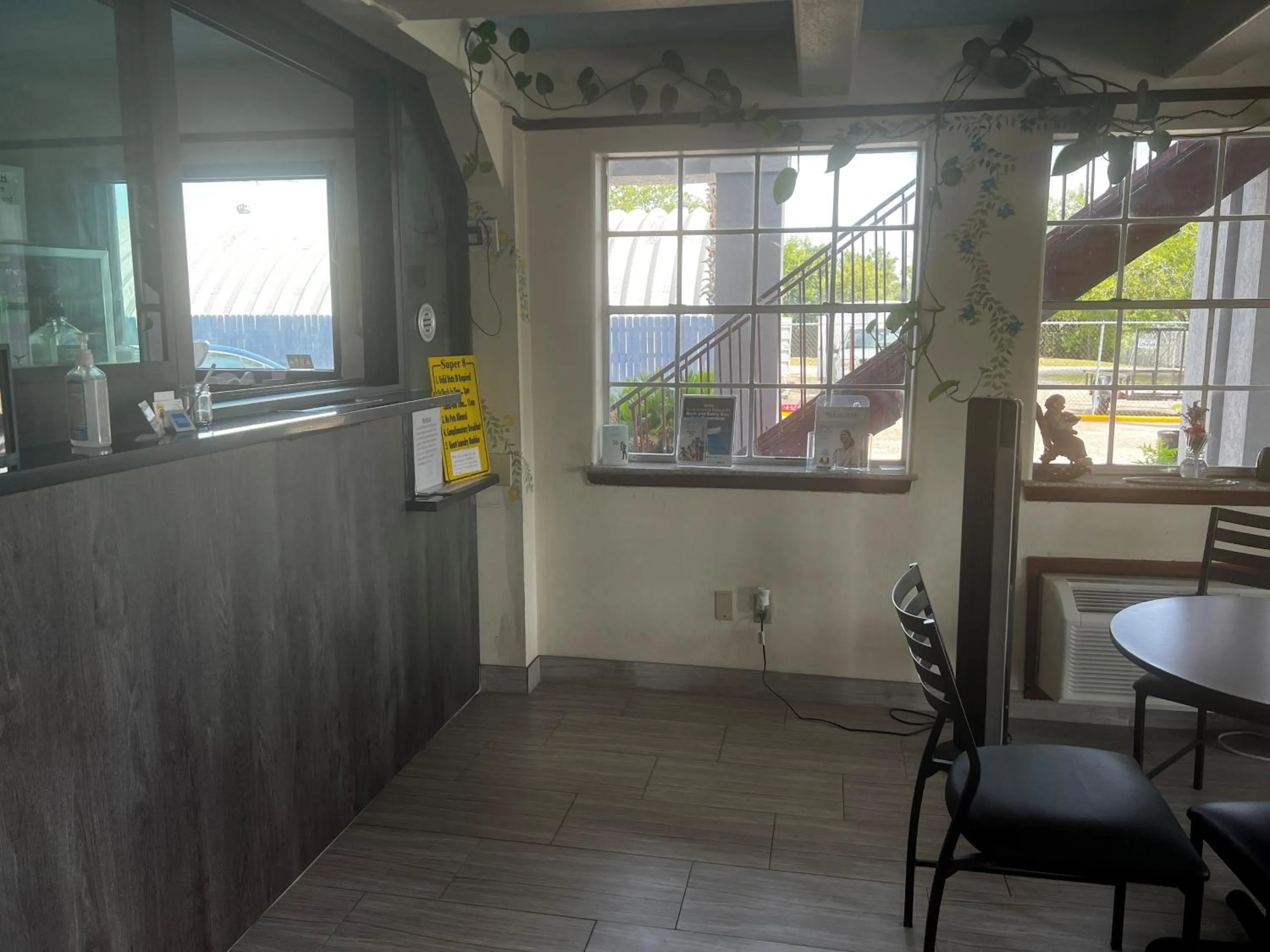 Lobby or reception in Super 8 by Wyndham La Marque TX/Texas City Area