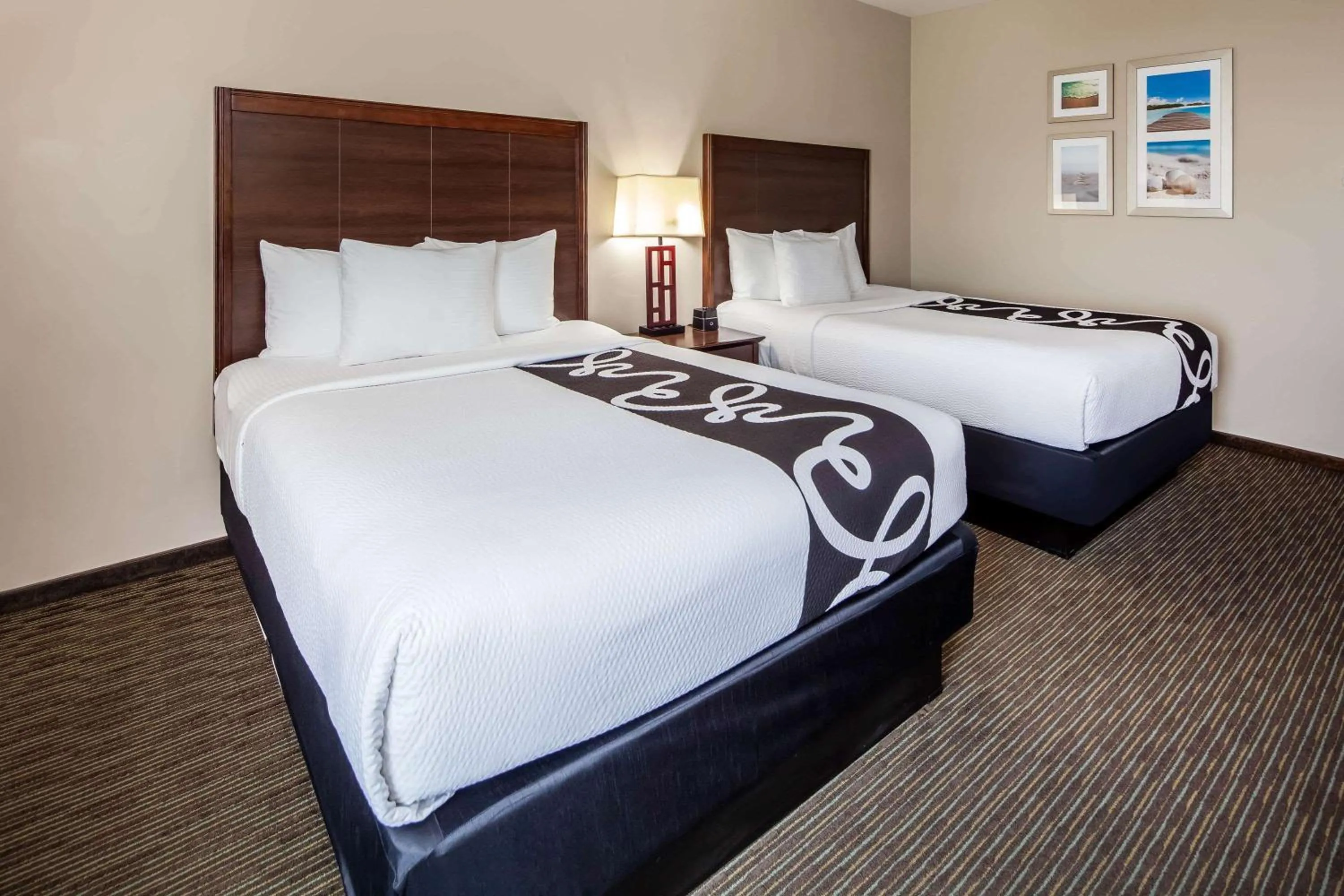 Photo of the whole room, Bed in La Quinta by Wyndham Inglewood