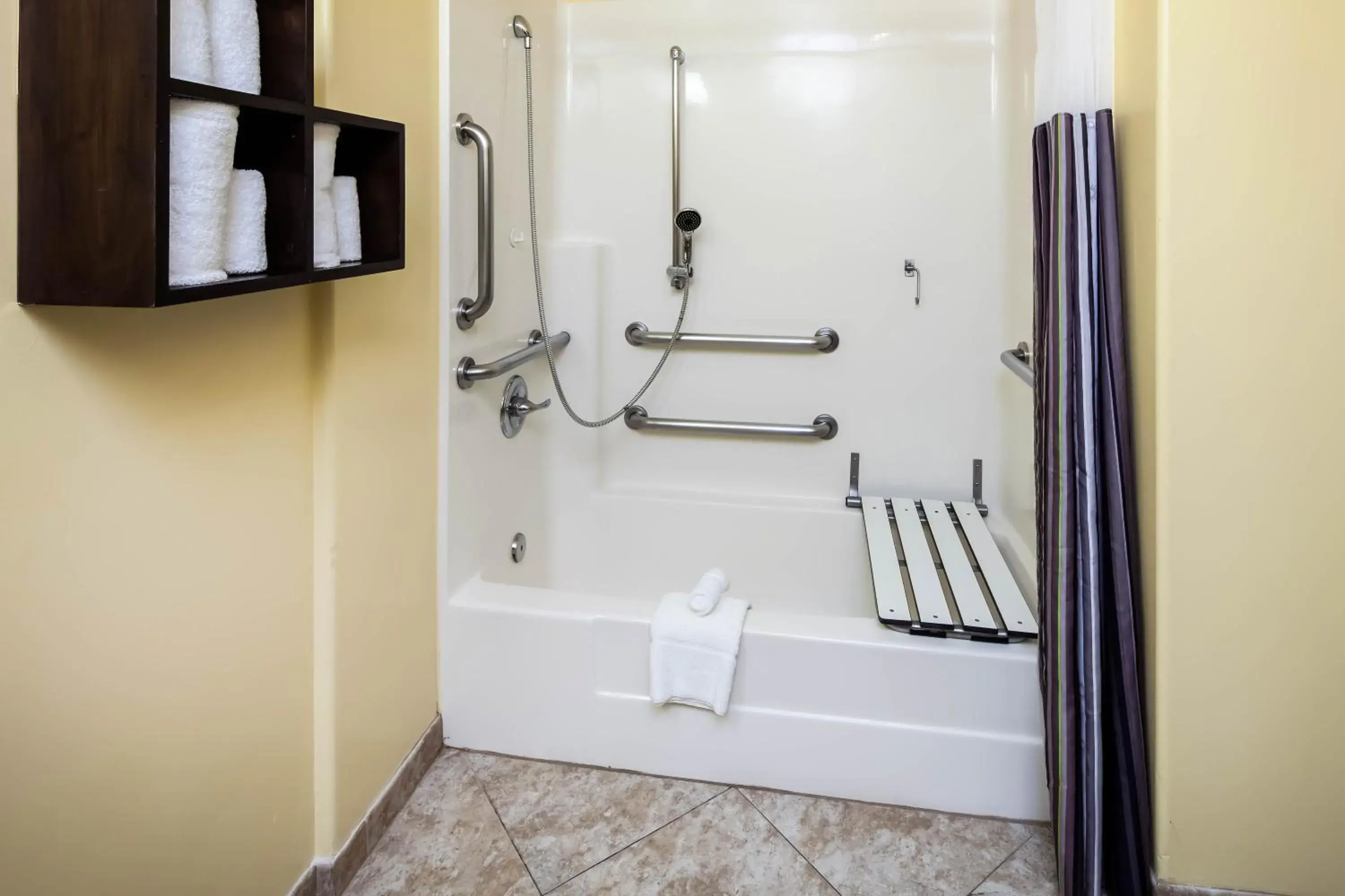 King Room with Mobility/Hearing Impaired Access - Non-Smoking in La Quinta by Wyndham Inglewood King Room with Mobility/Hearing Impaired Access - Non-Smoking in La Quinta by Wyndham Inglewood