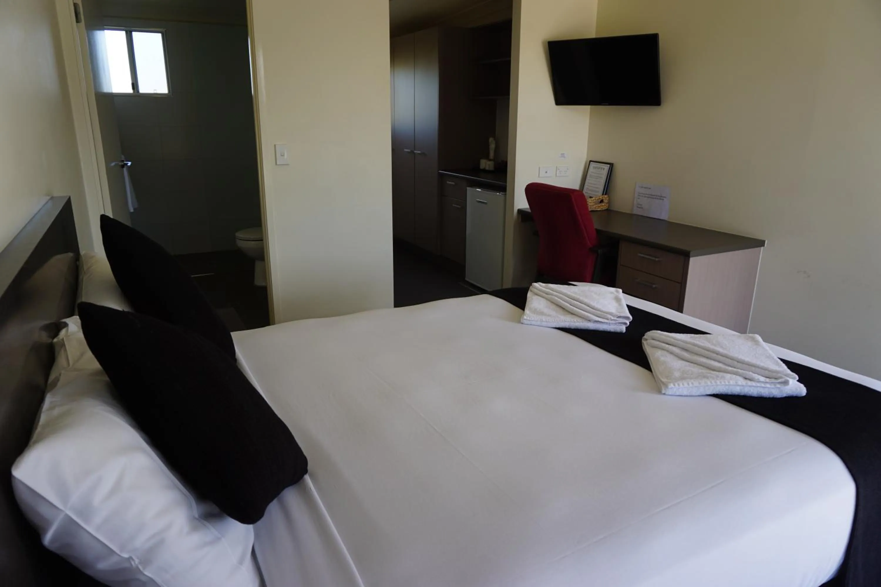 Pets, Bed in Dooley's Tavern & Motel Springsure