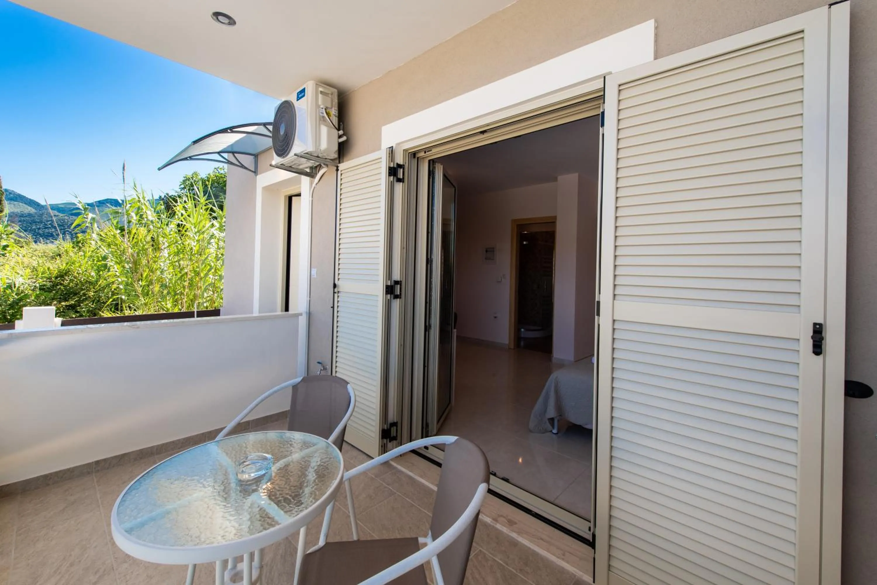 Bounatsa Studios & Apartments