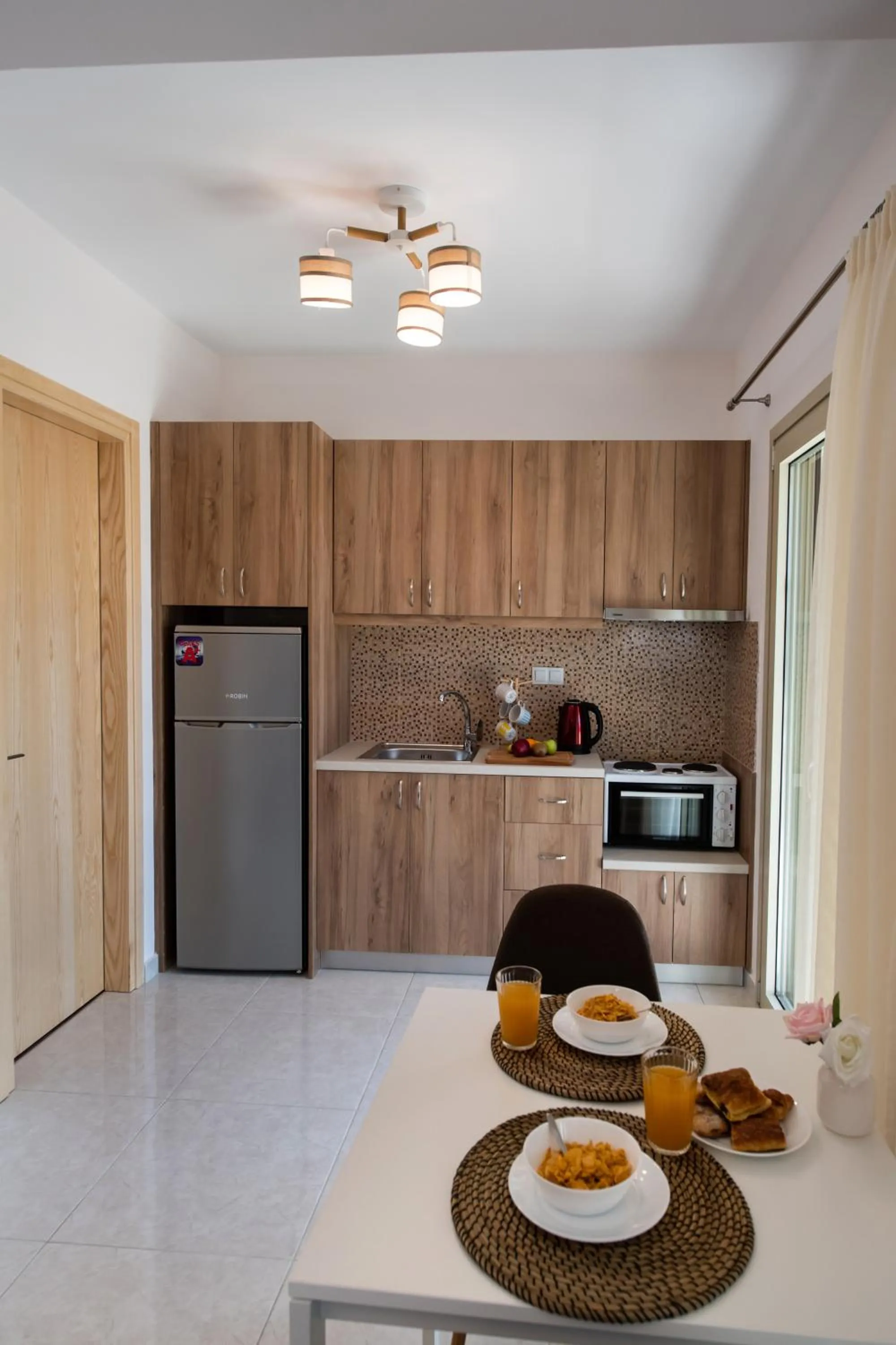 Bounatsa Studios & Apartments