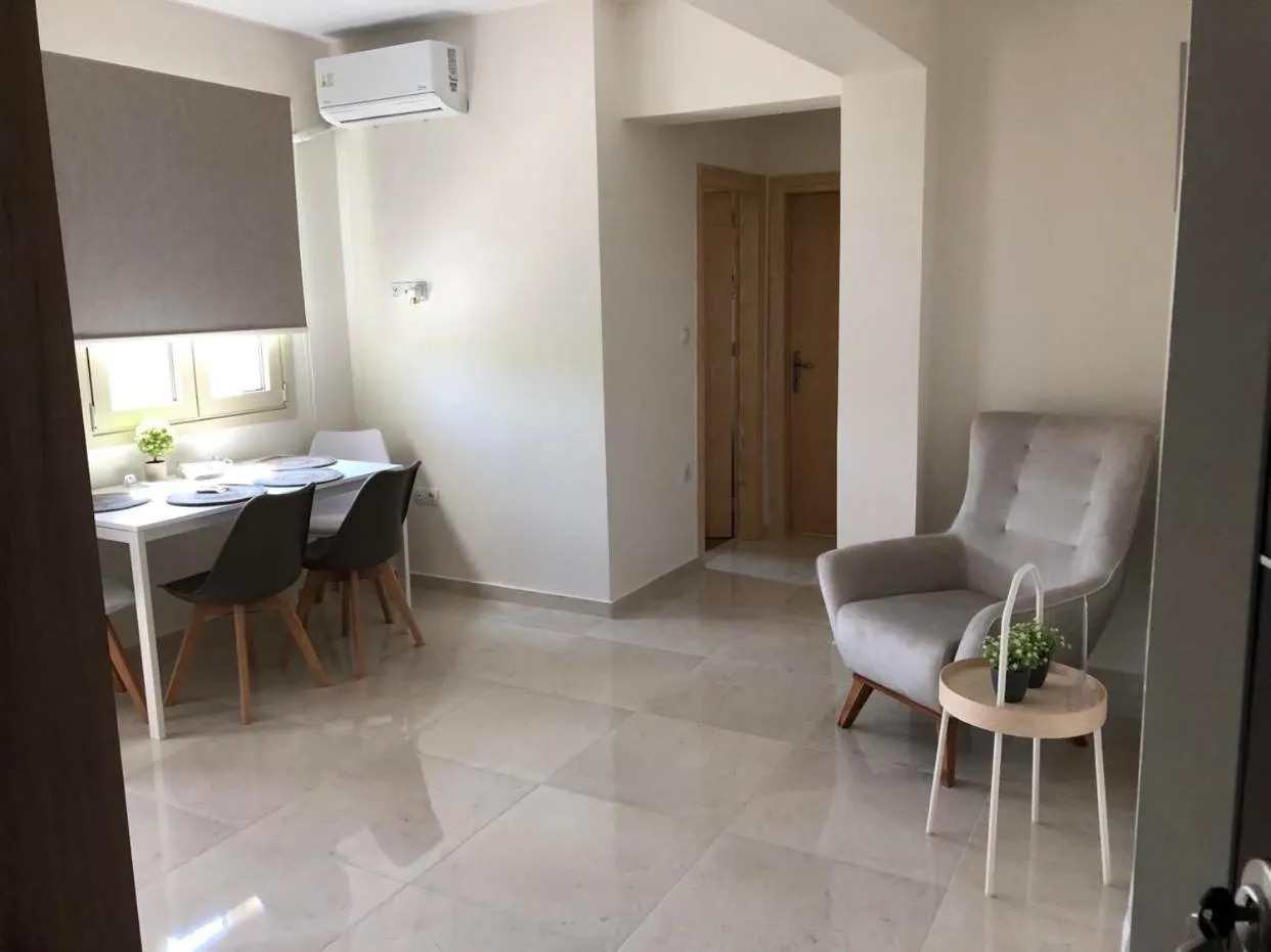 Bounatsa Studios & Apartments