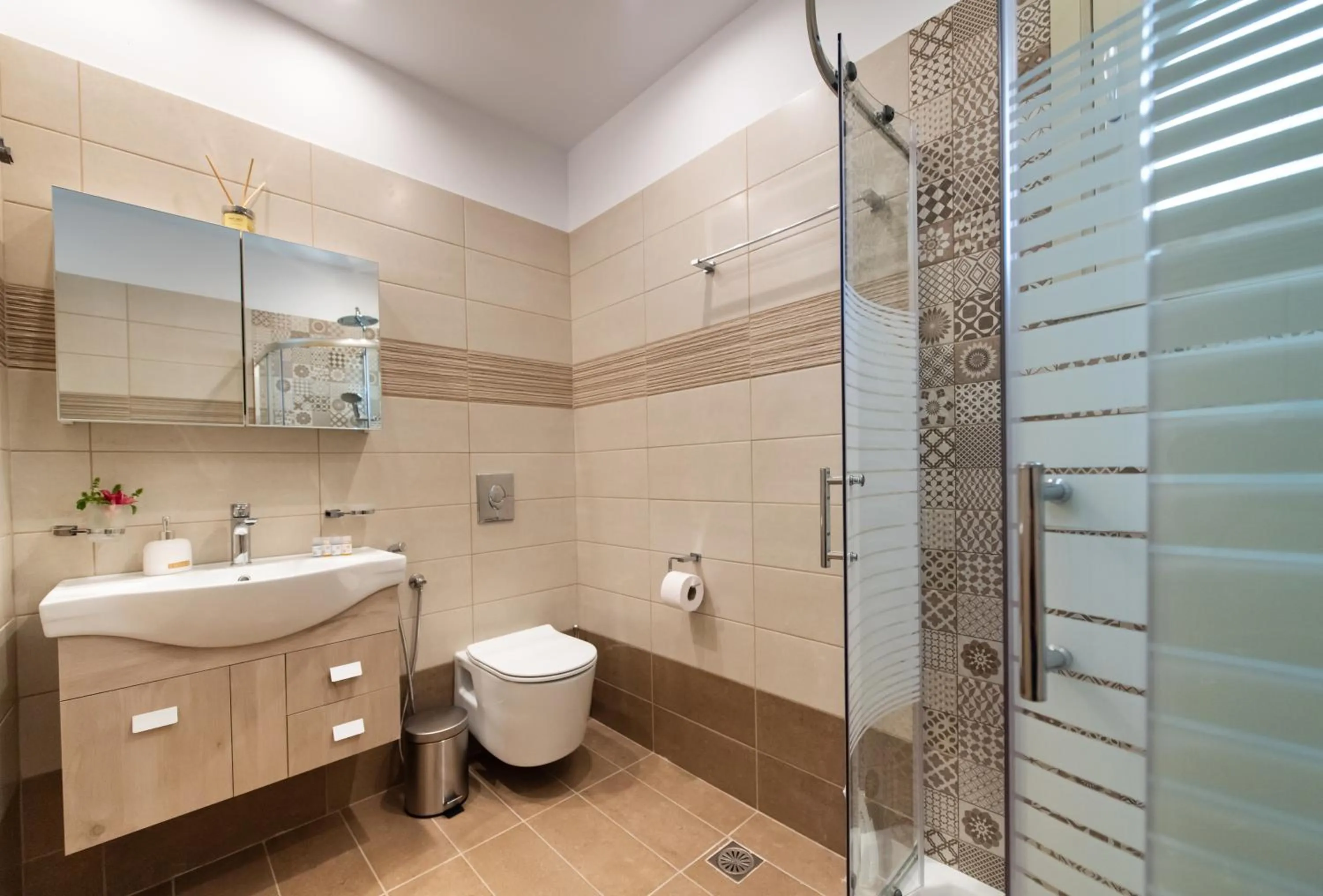 Bounatsa Studios & Apartments