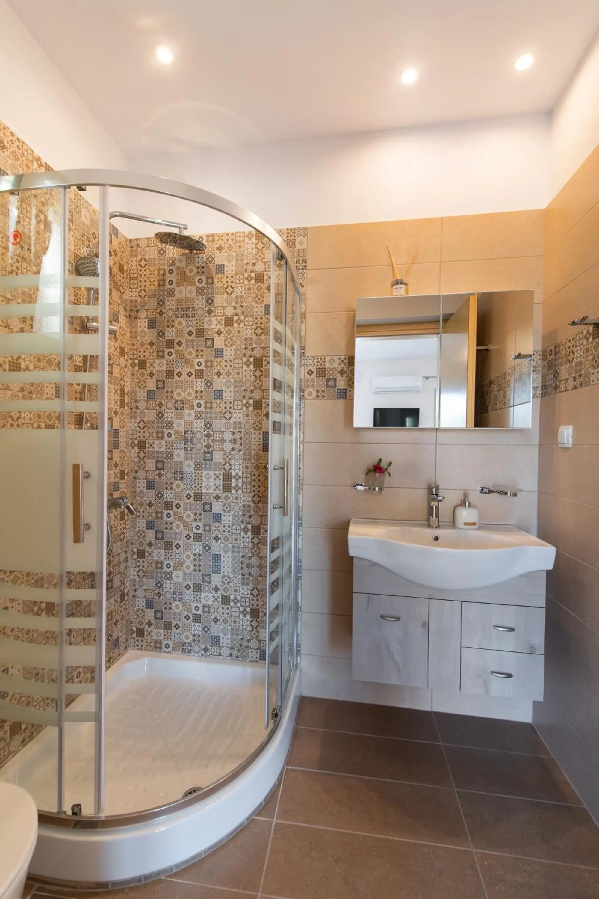 Bounatsa Studios & Apartments