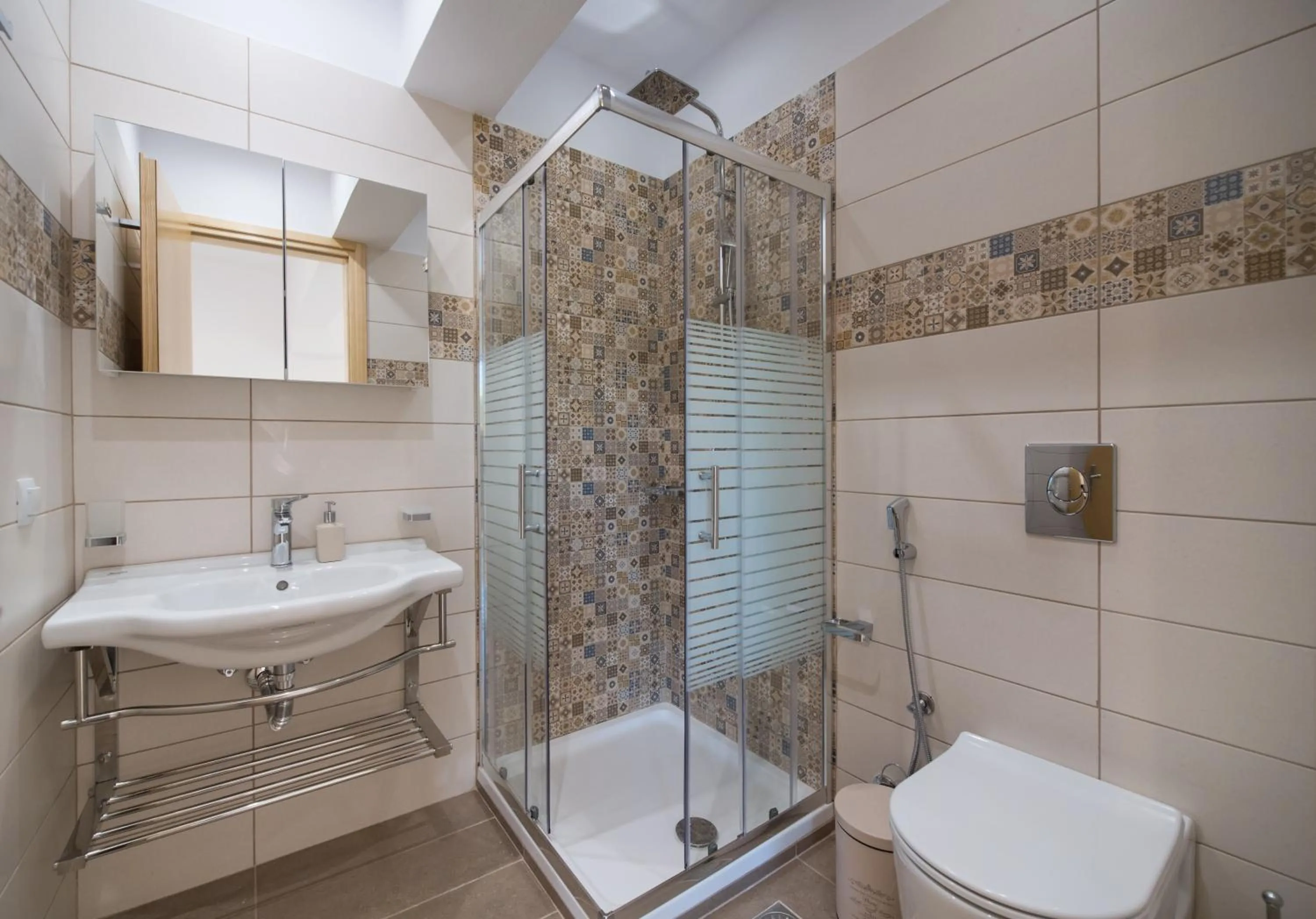 Shower in Bounatsa Studios & Apartments