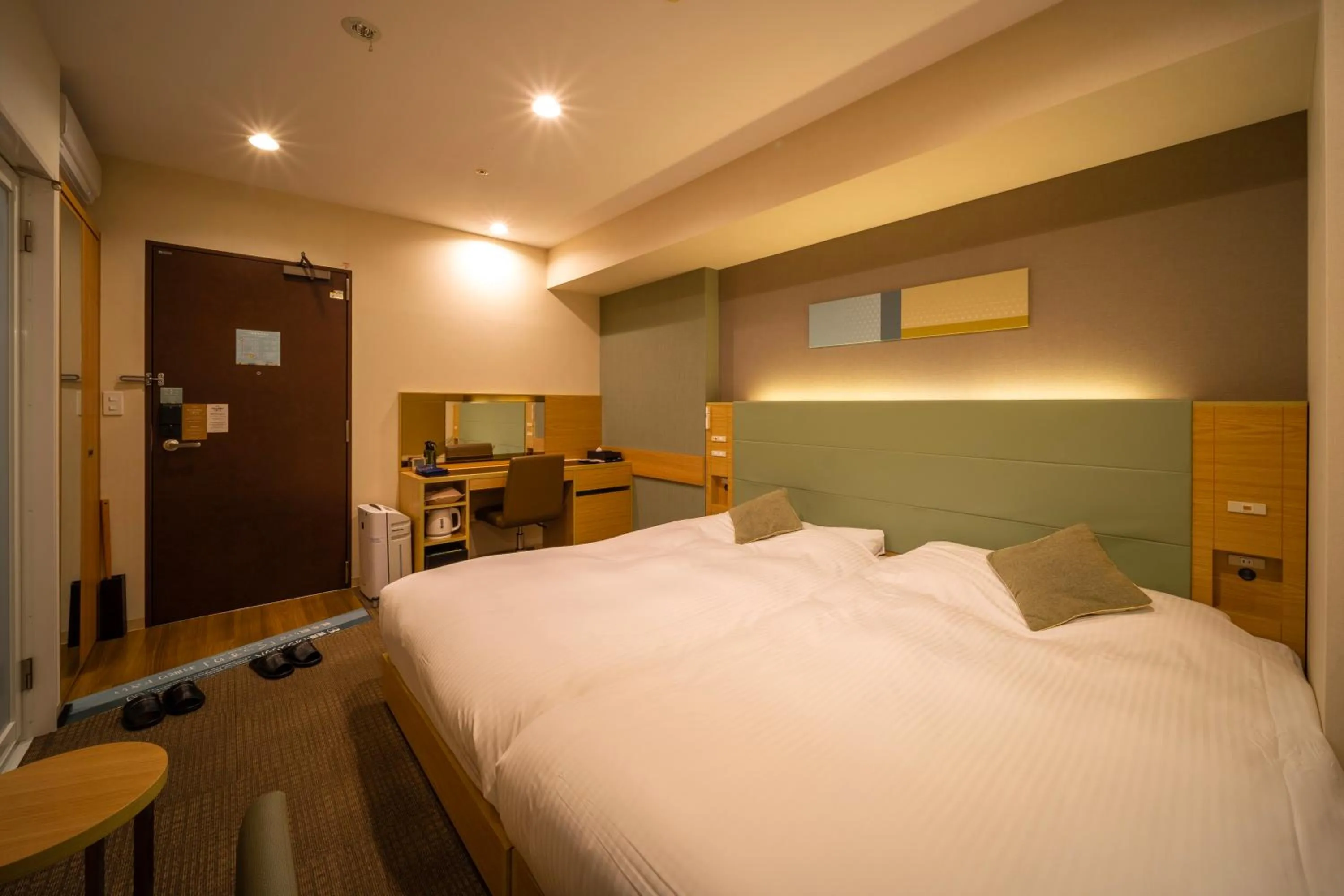 Bed in Super Hotel Premier Tokyo Station Yaesu-Chuoguchi