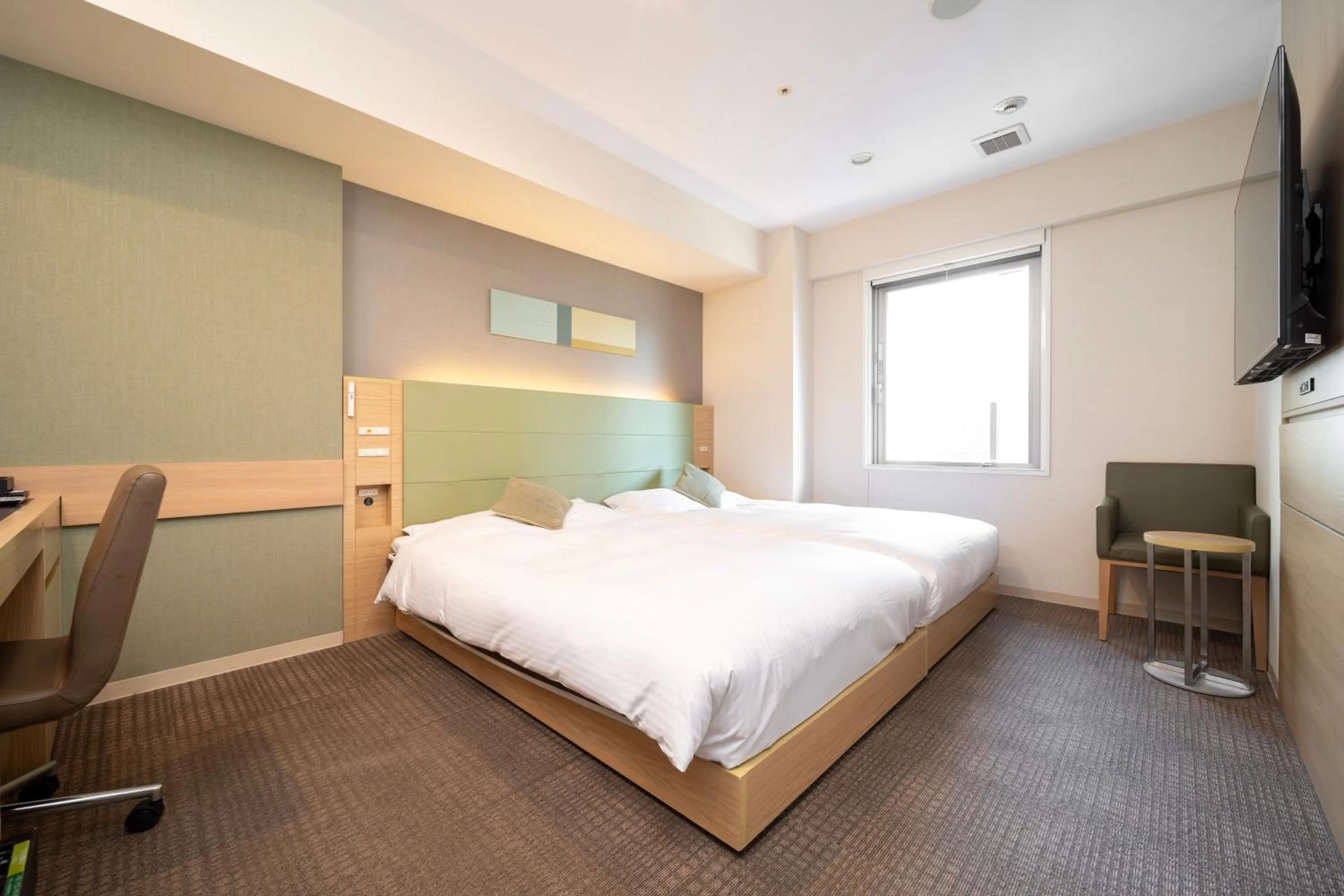 Bed in Super Hotel Premier Tokyo Station Yaesu-Chuoguchi