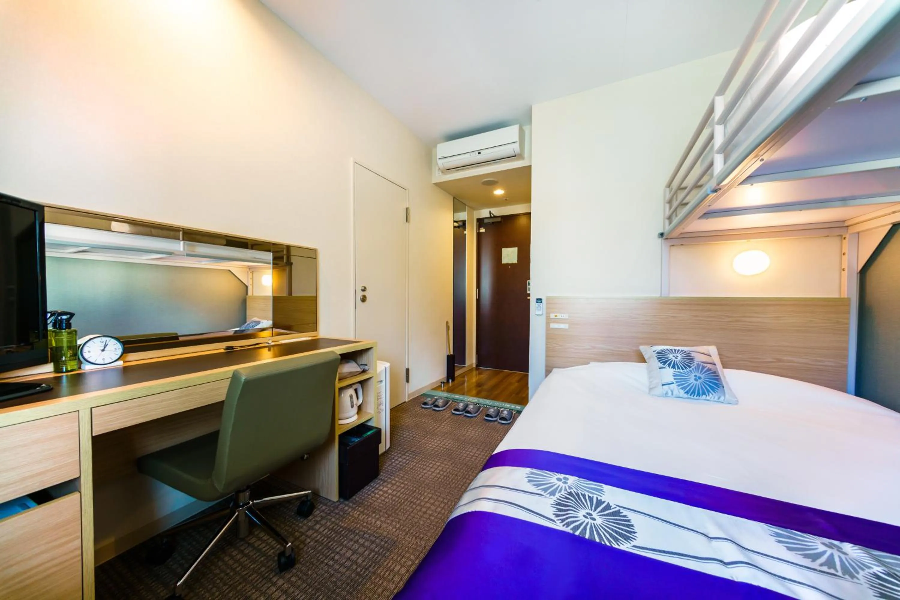 Bed in Super Hotel Premier Tokyo Station Yaesu-Chuoguchi