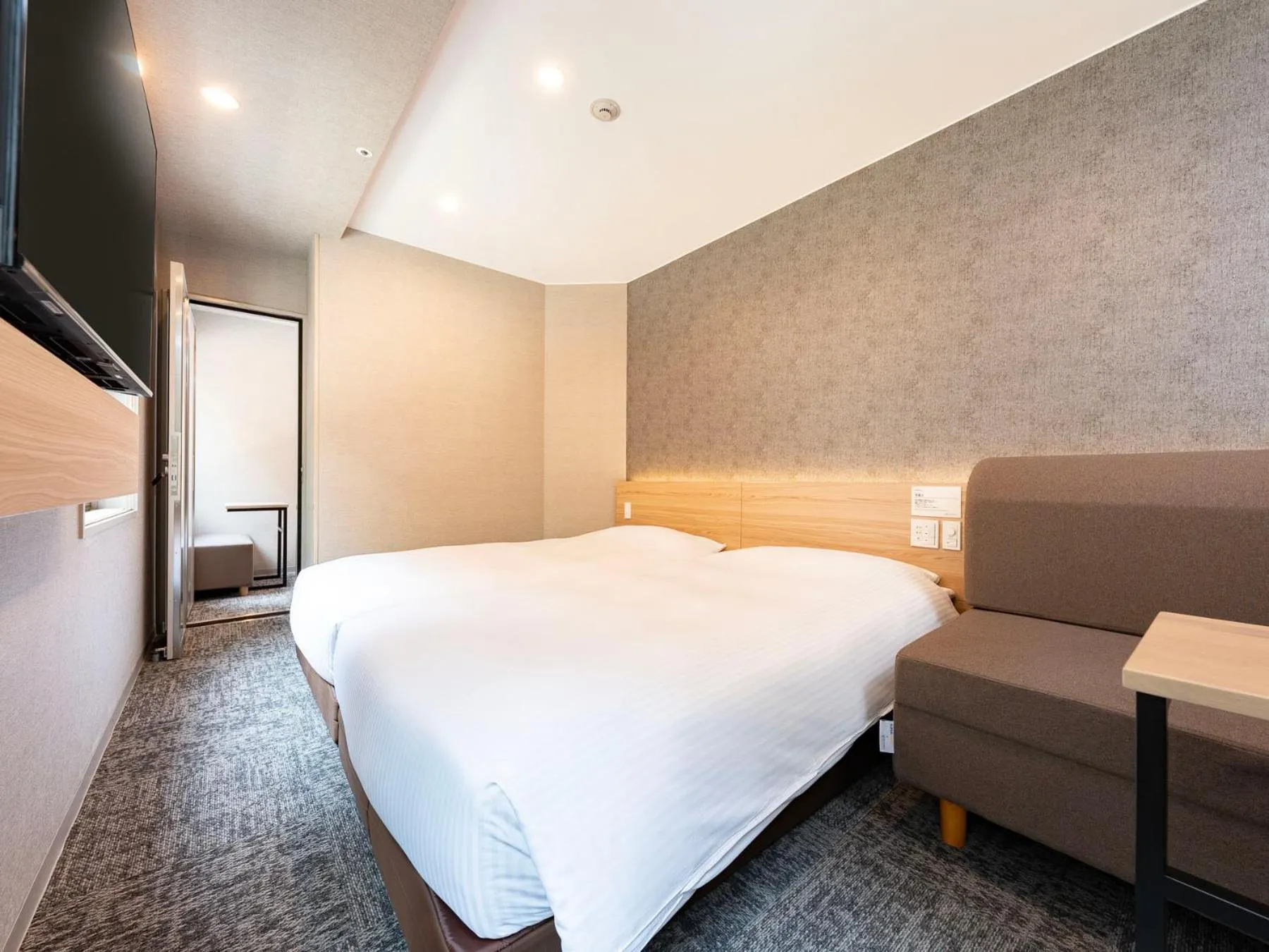 Bed in Super Hotel Premier Tokyo Station Yaesu-Chuoguchi