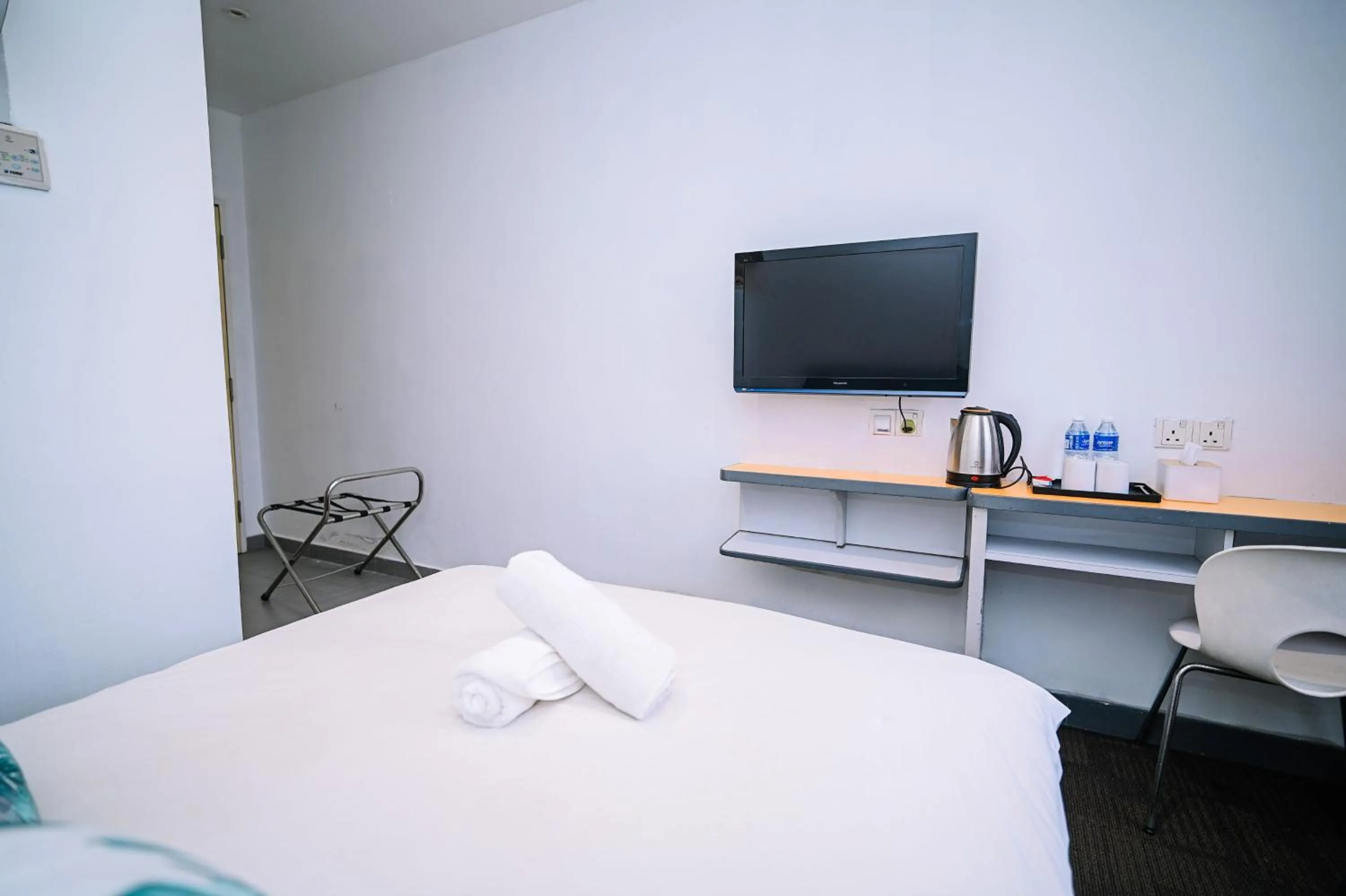 Bed in Swing & Pillows - KL Sg Besi, Kuala Lumpur