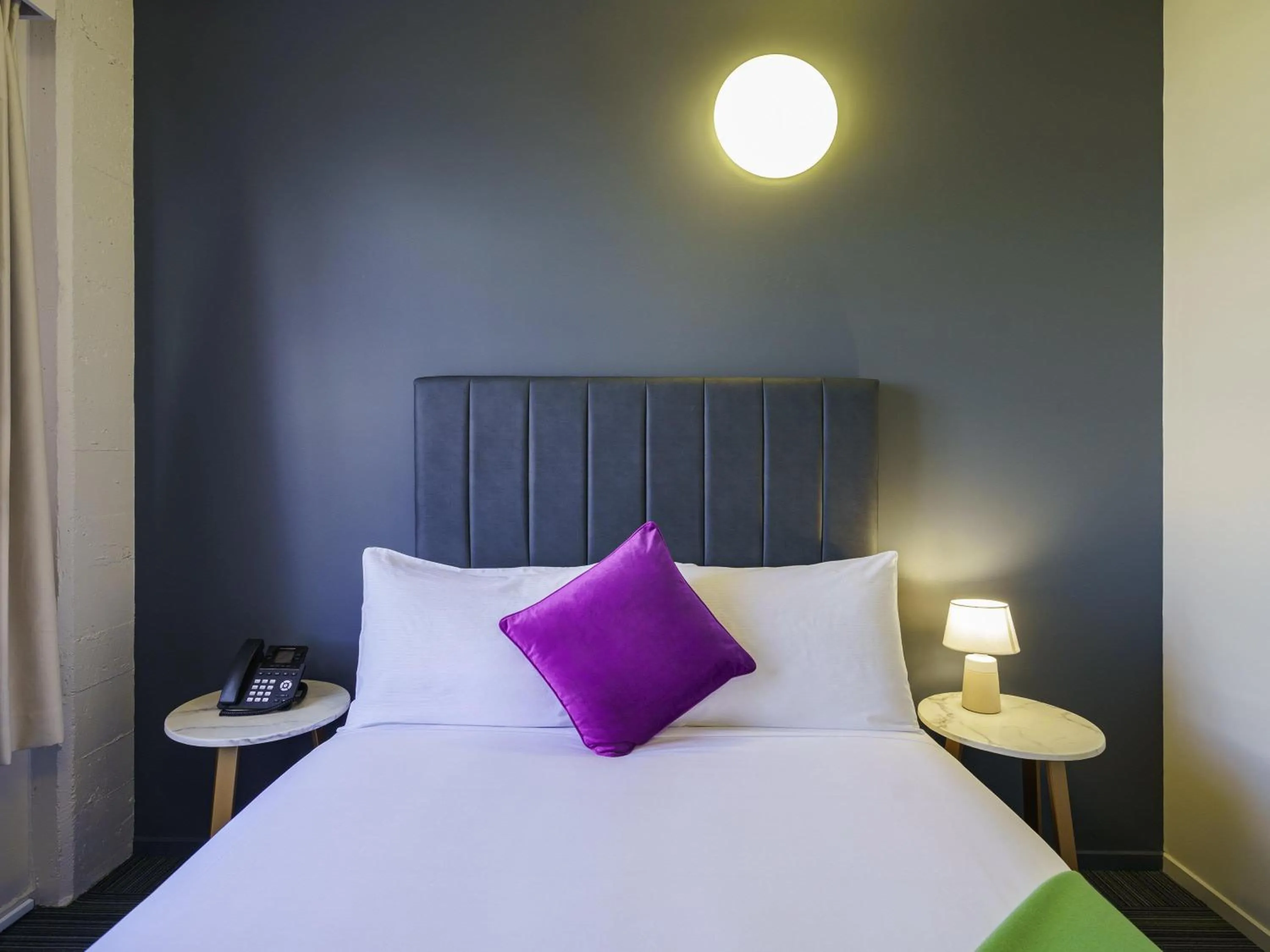 Bedroom, Bed in Ibis Styles Invercargill