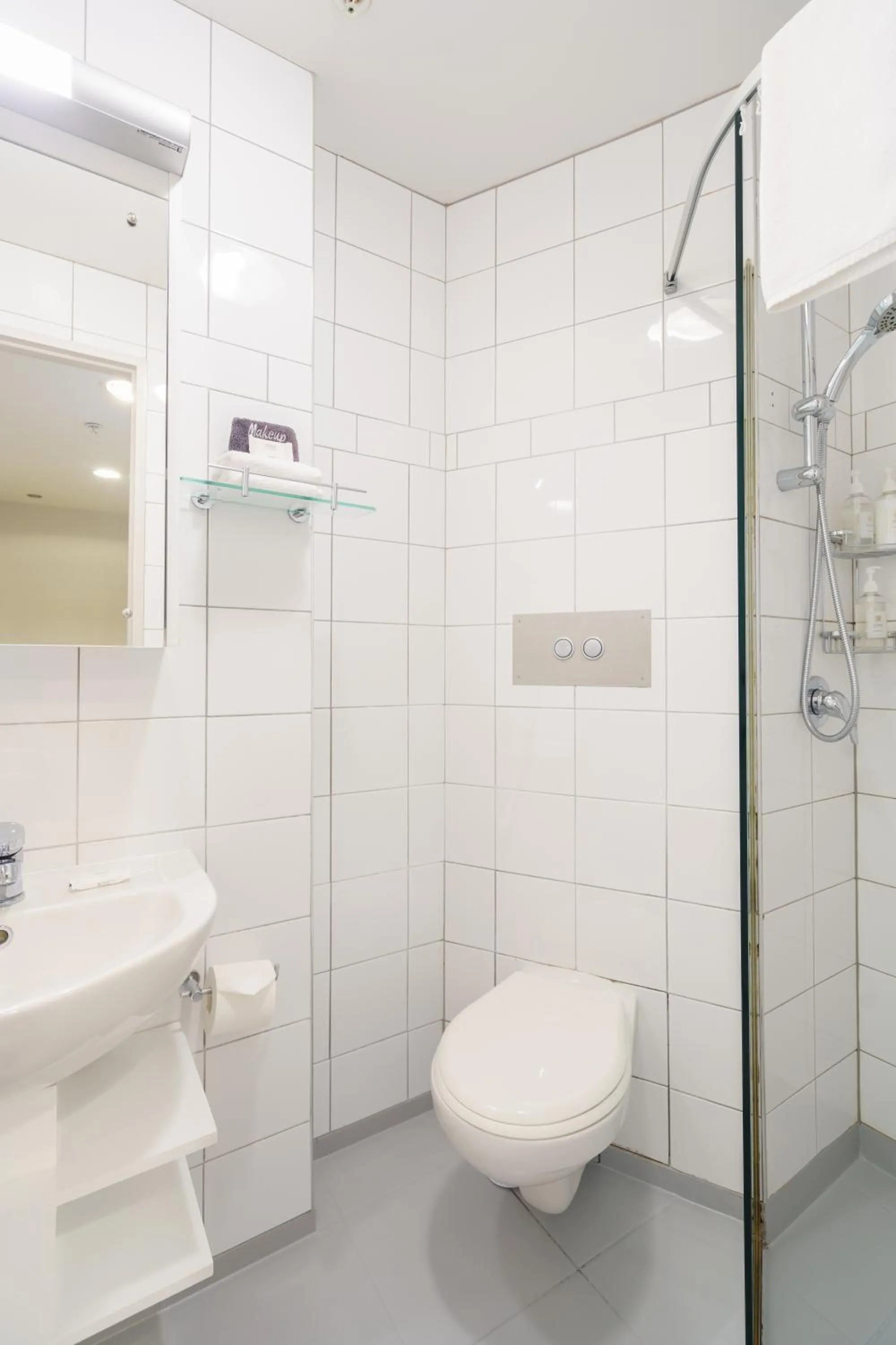 Bathroom in Ibis Styles Invercargill