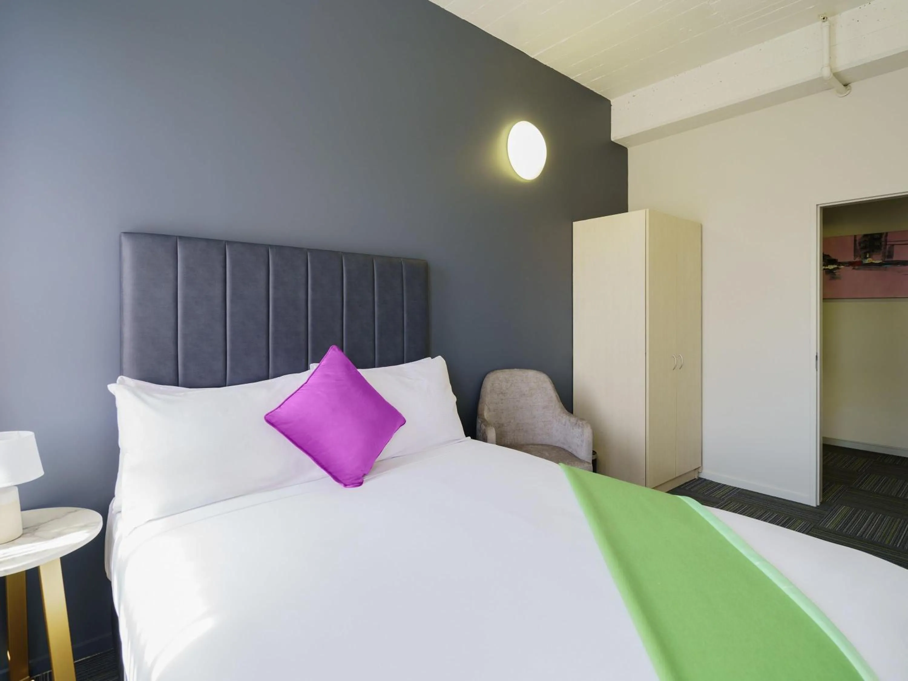 Bedroom, Bed in Ibis Styles Invercargill