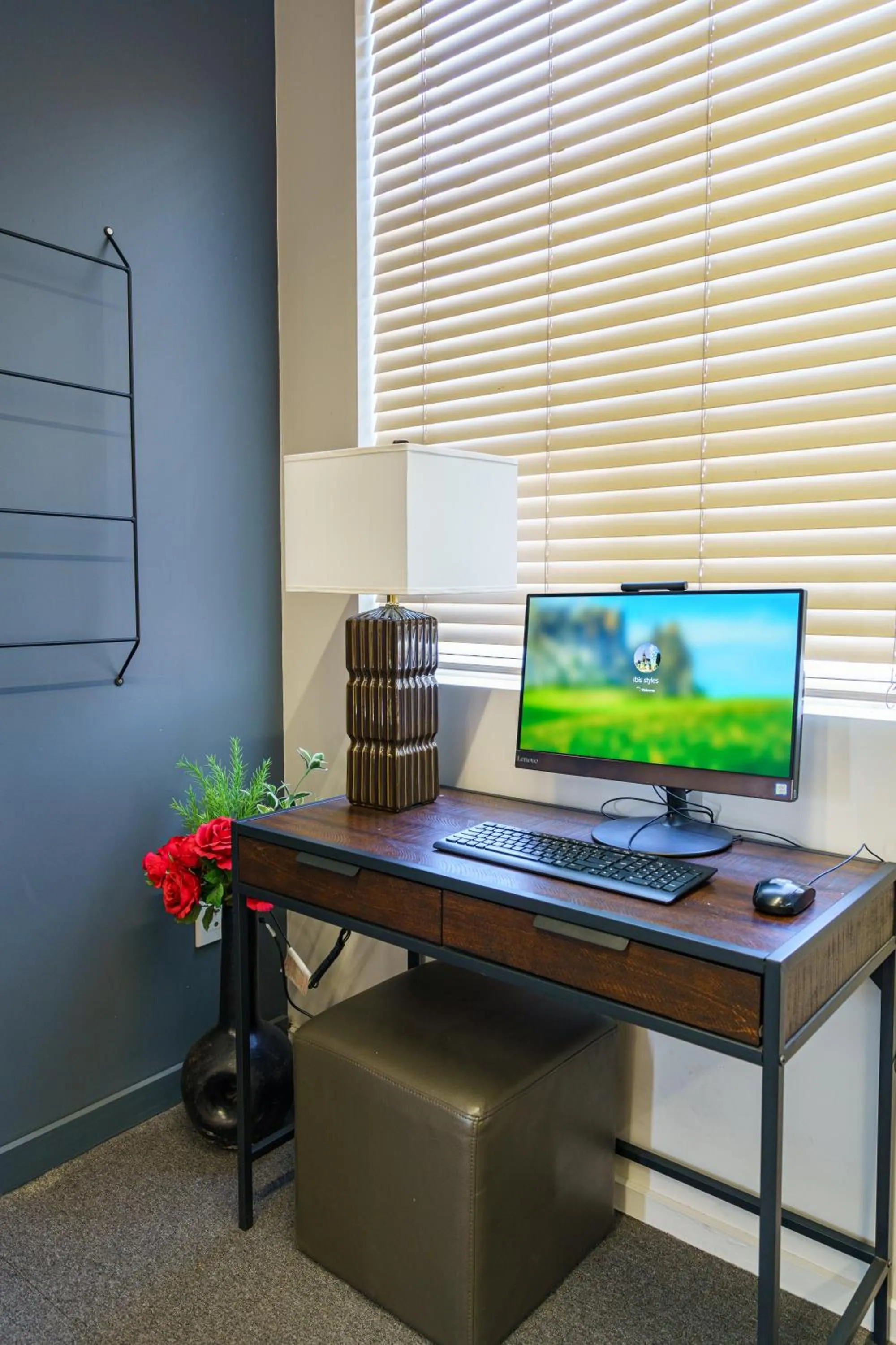 Communal lounge/ TV room in Ibis Styles Invercargill