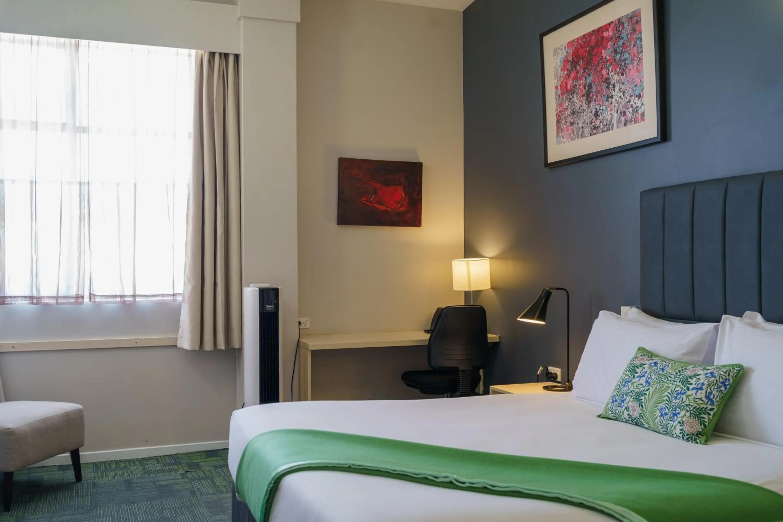 Bedroom, Bed in Ibis Styles Invercargill