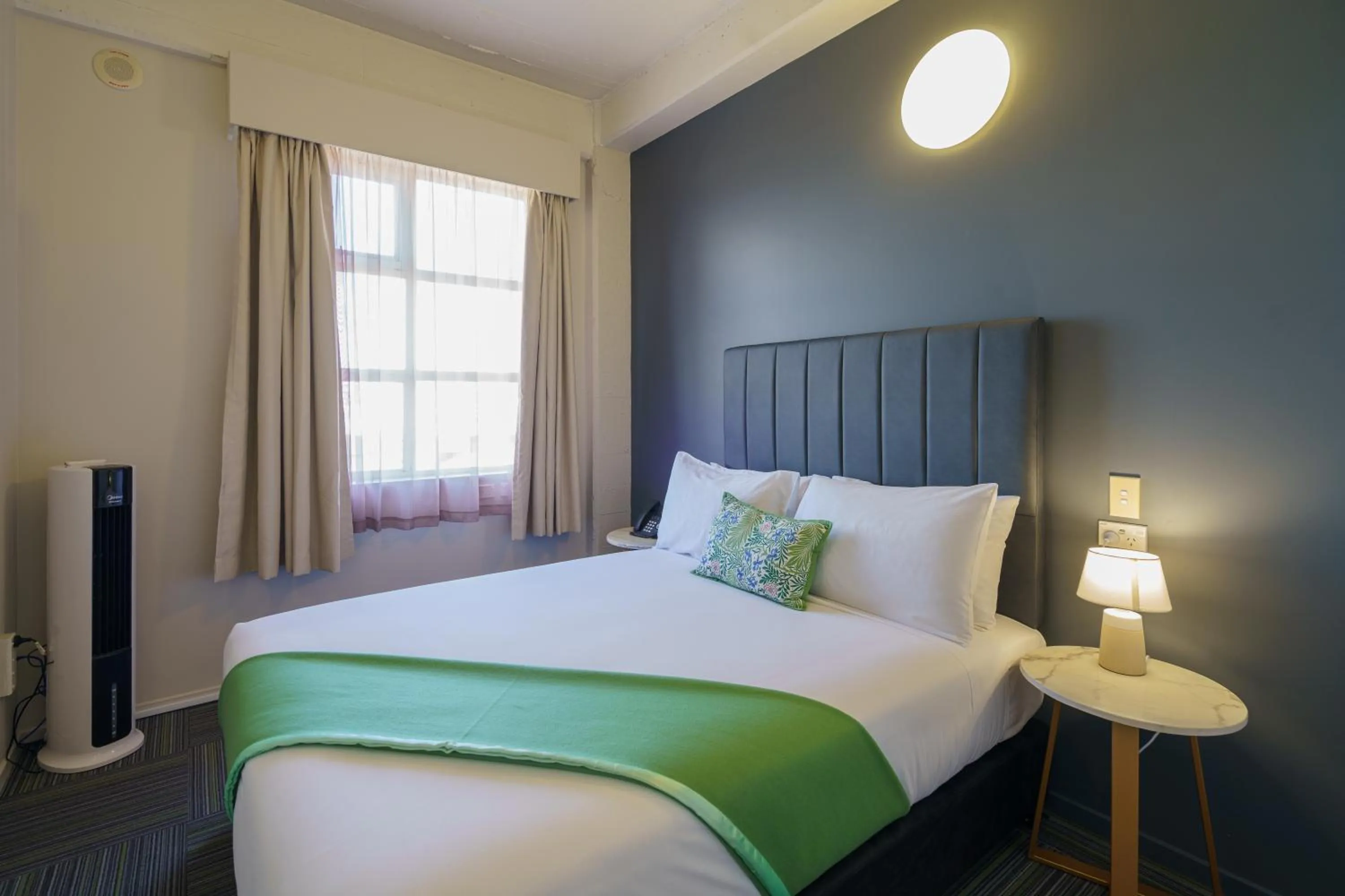 Bedroom, Bed in Ibis Styles Invercargill