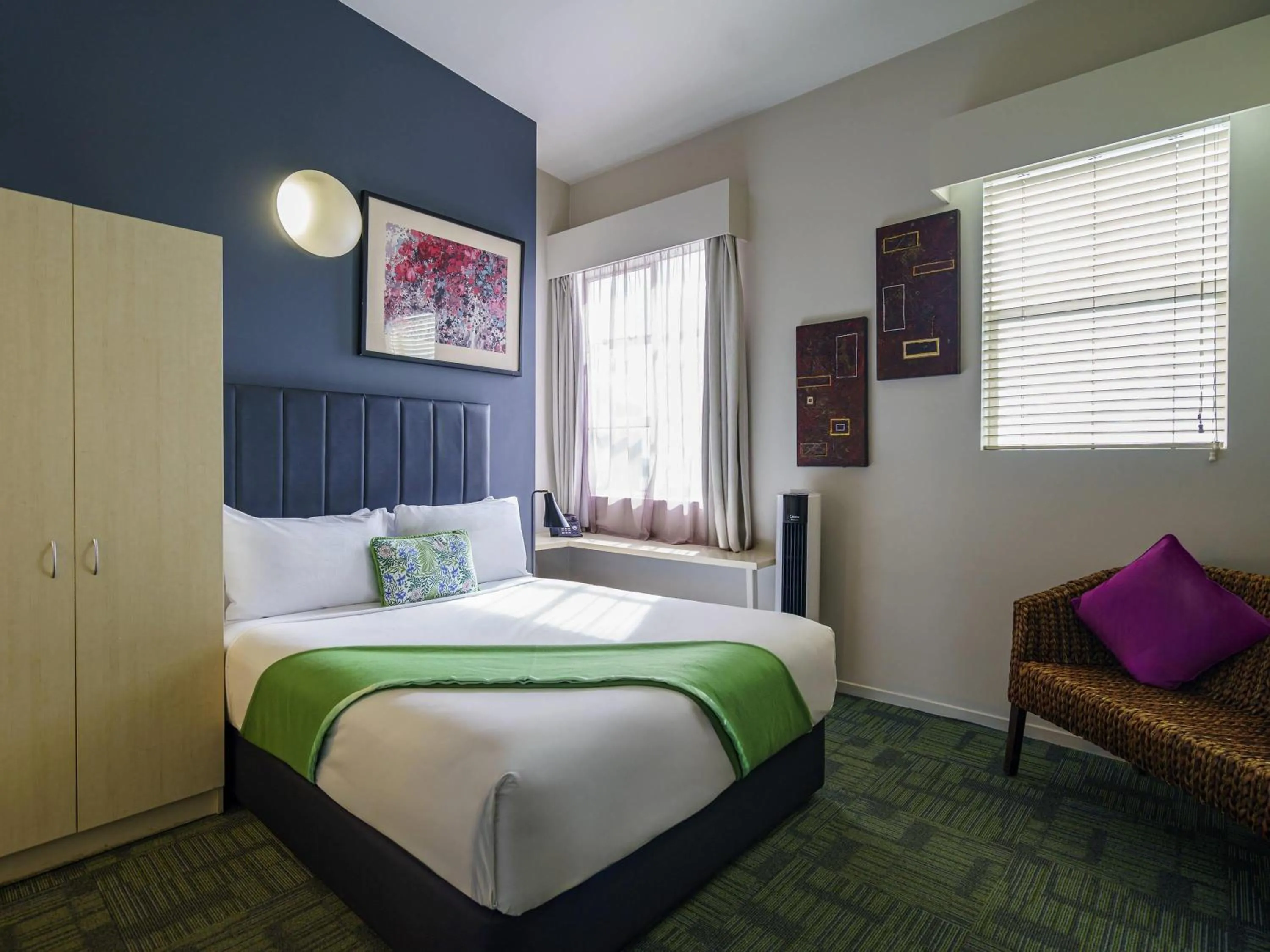 Bedroom, Bed in Ibis Styles Invercargill