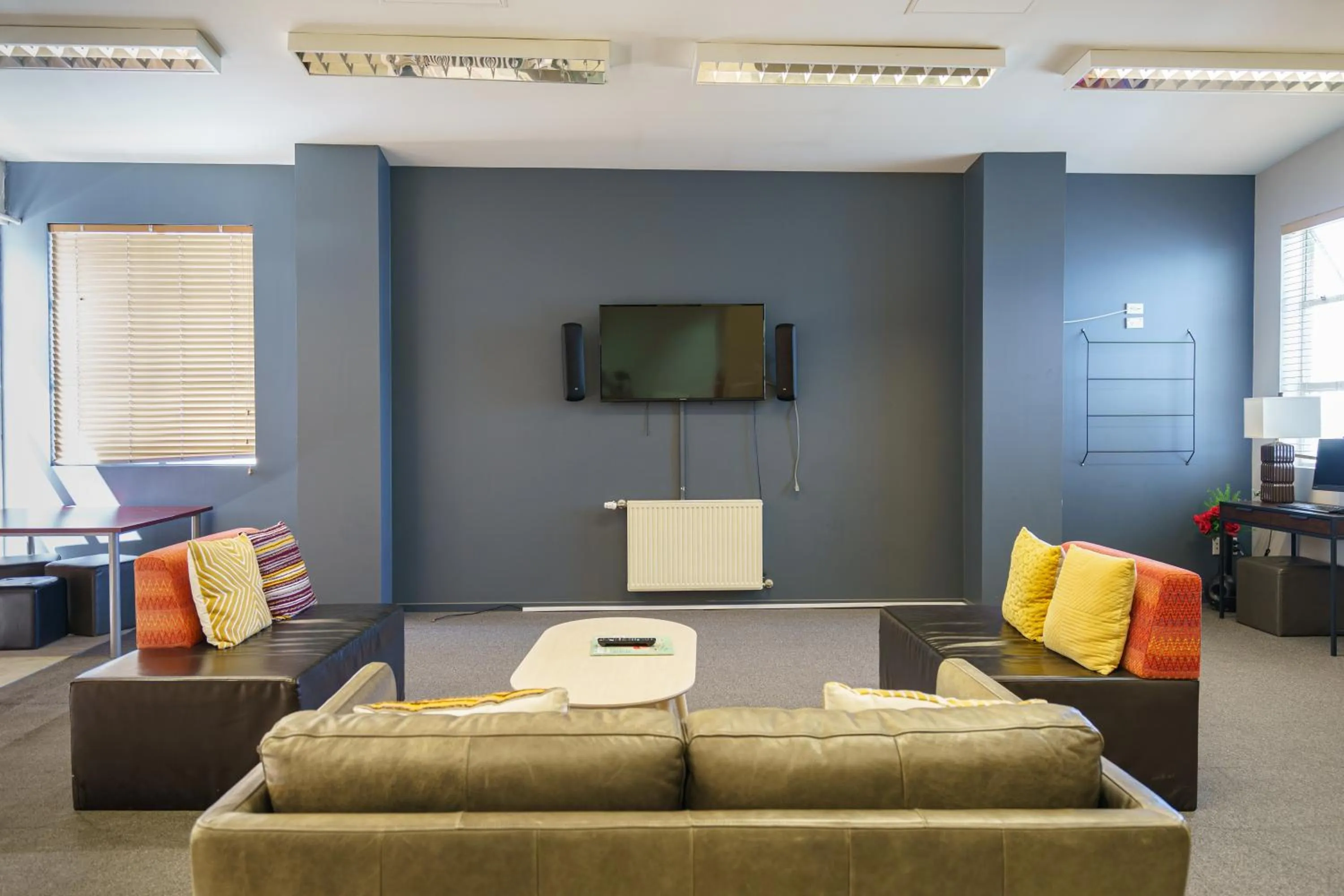 Communal lounge/ TV room in Ibis Styles Invercargill