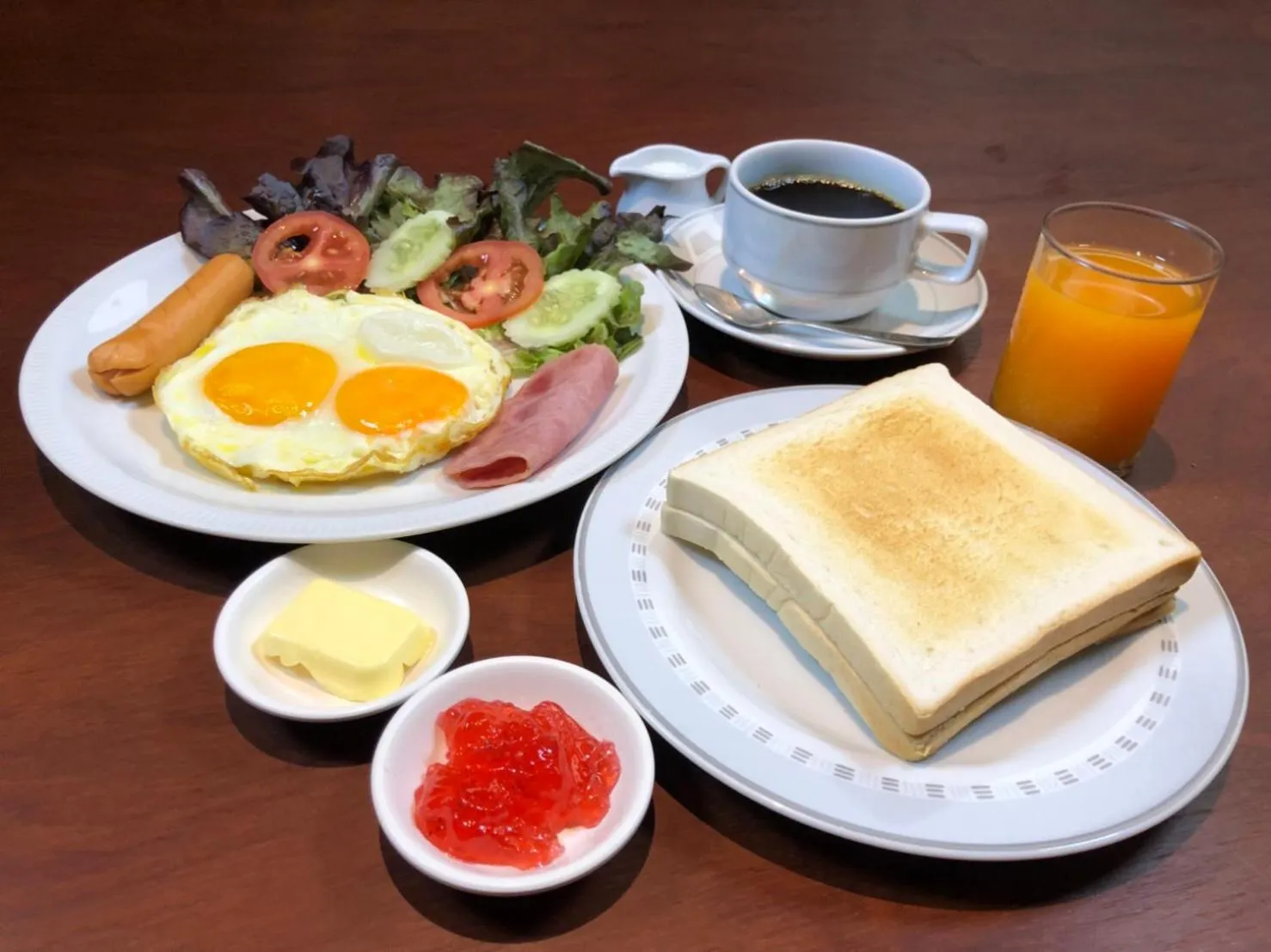 American breakfast in Intown Residence