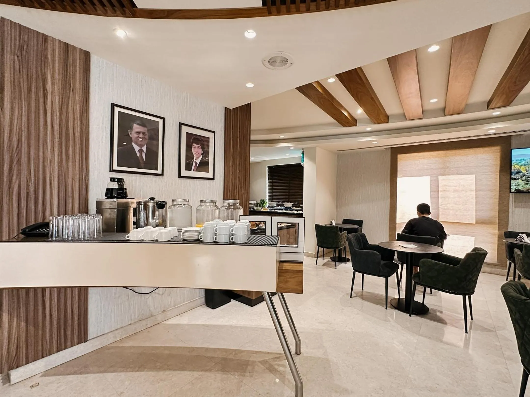 Restaurant/places to eat in Celino Hotel