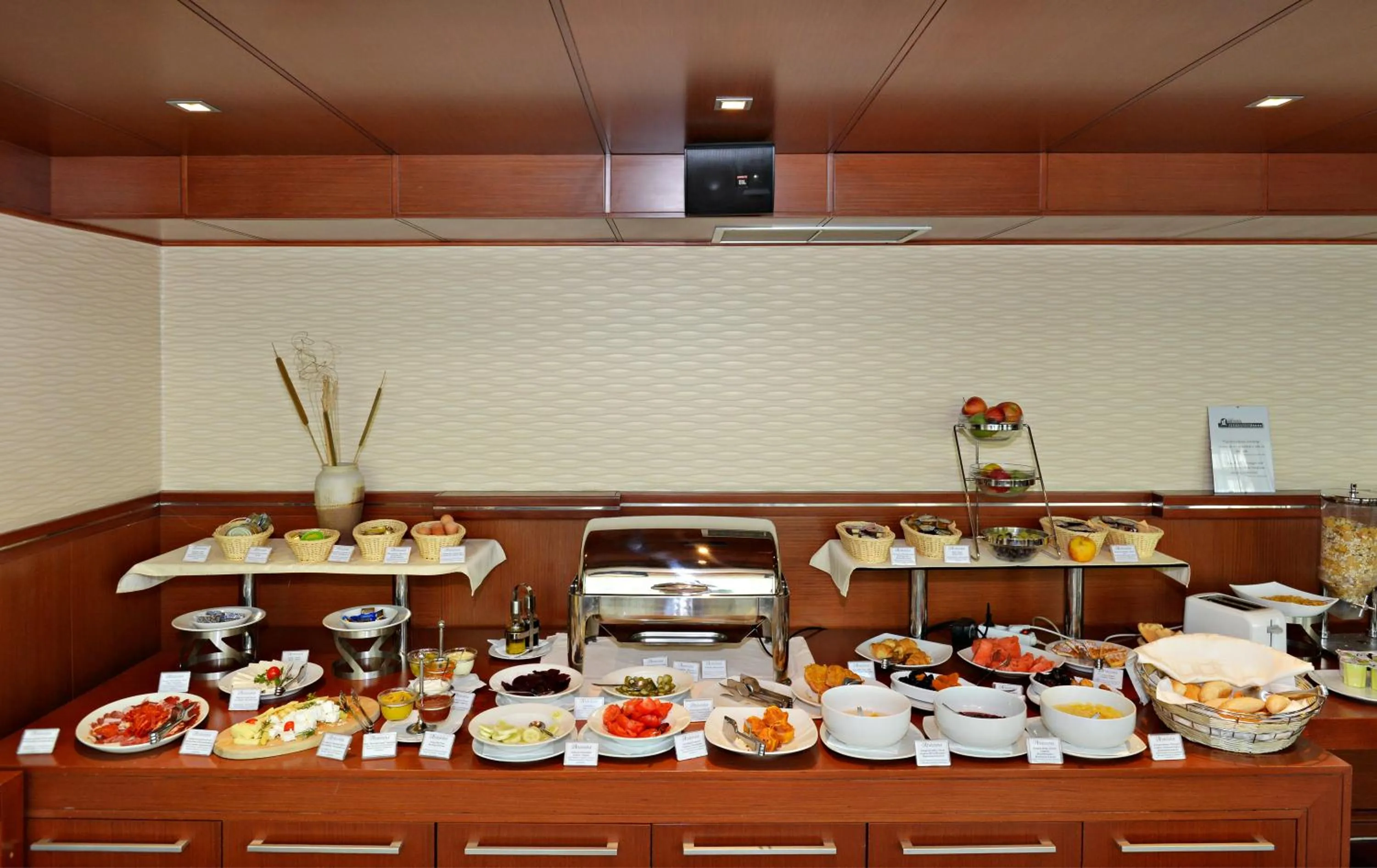 Buffet breakfast in Garni Hotel Aleksandar