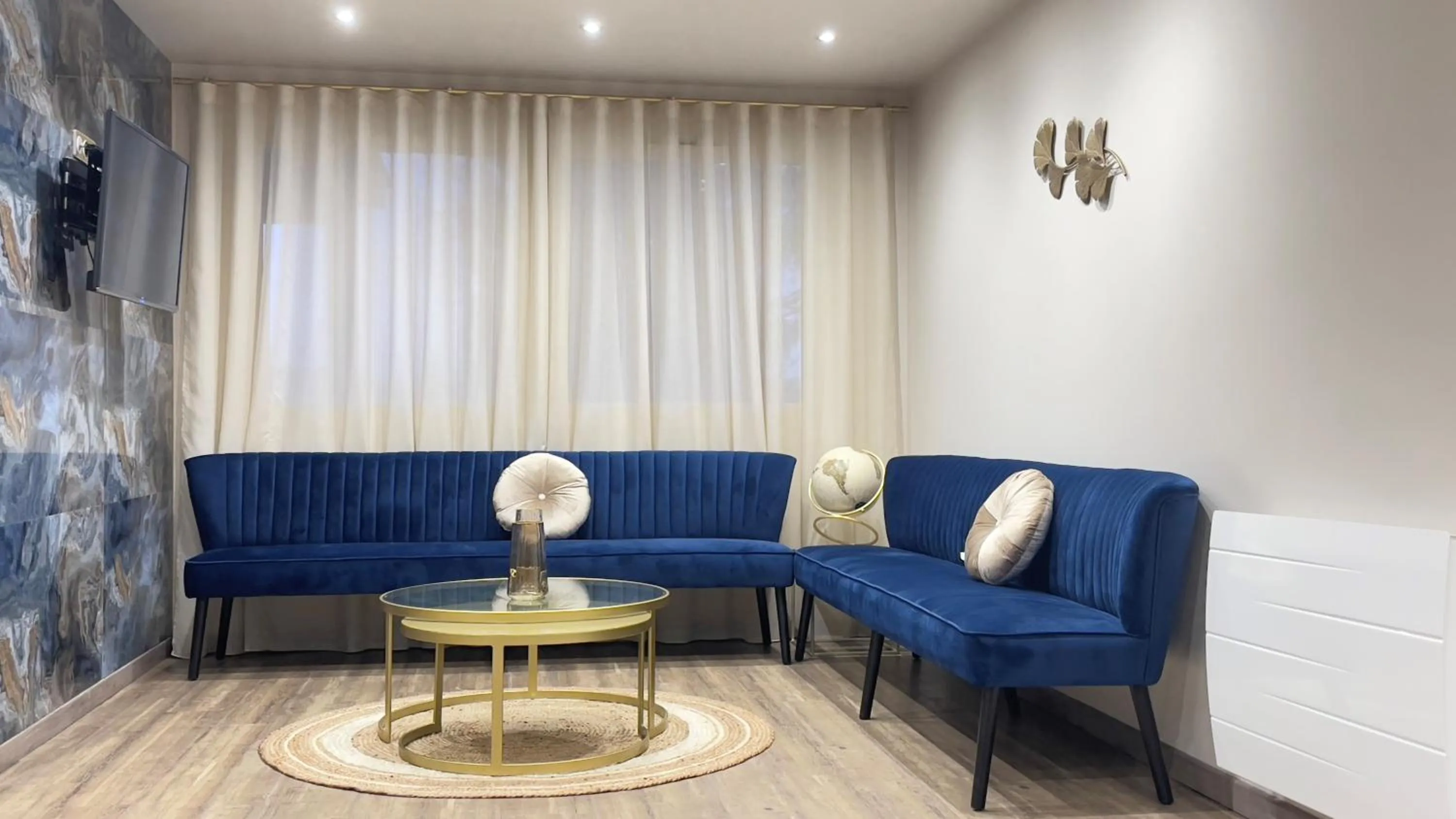 Communal lounge/ TV room in The Originals City, Hôtel Orléans Nord