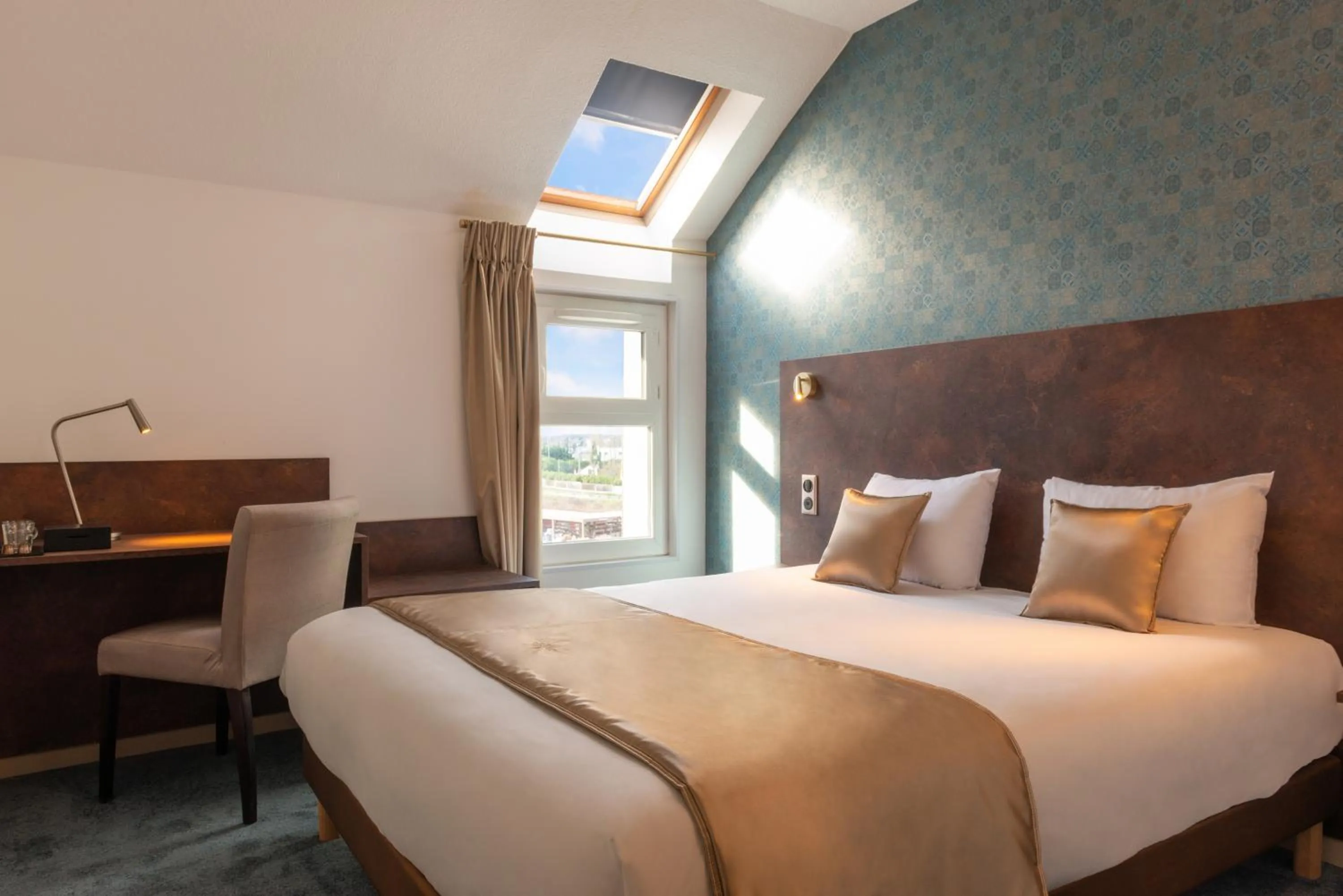 Photo of the whole room, Bed in The Originals City, Hôtel Orléans Nord