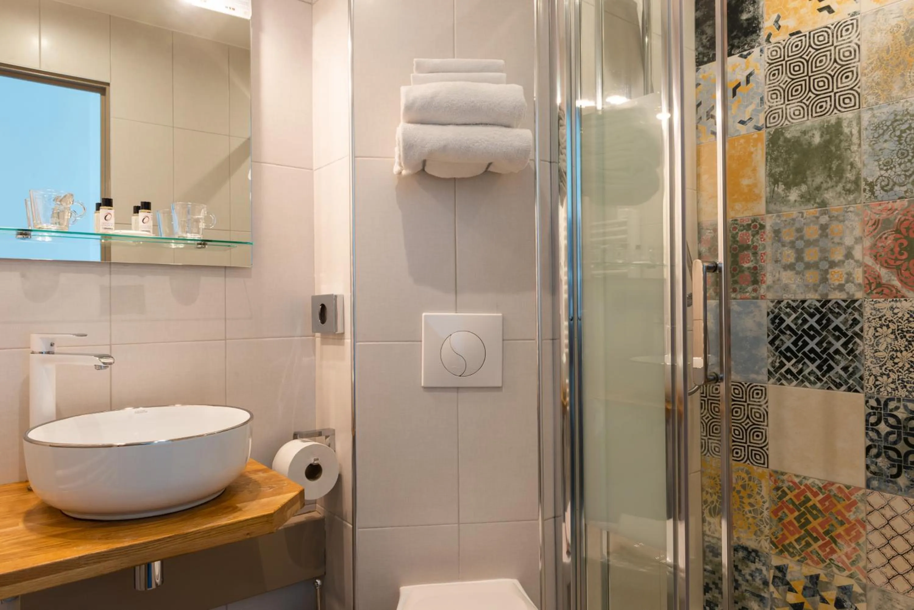 Shower in The Originals City, Hôtel Orléans Nord