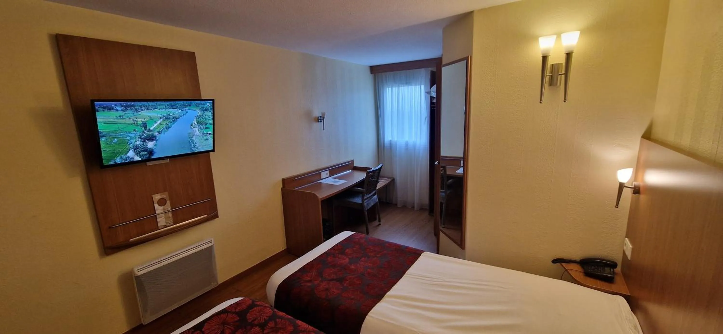 Bed in Brit Hotel Poitiers Beaulieu