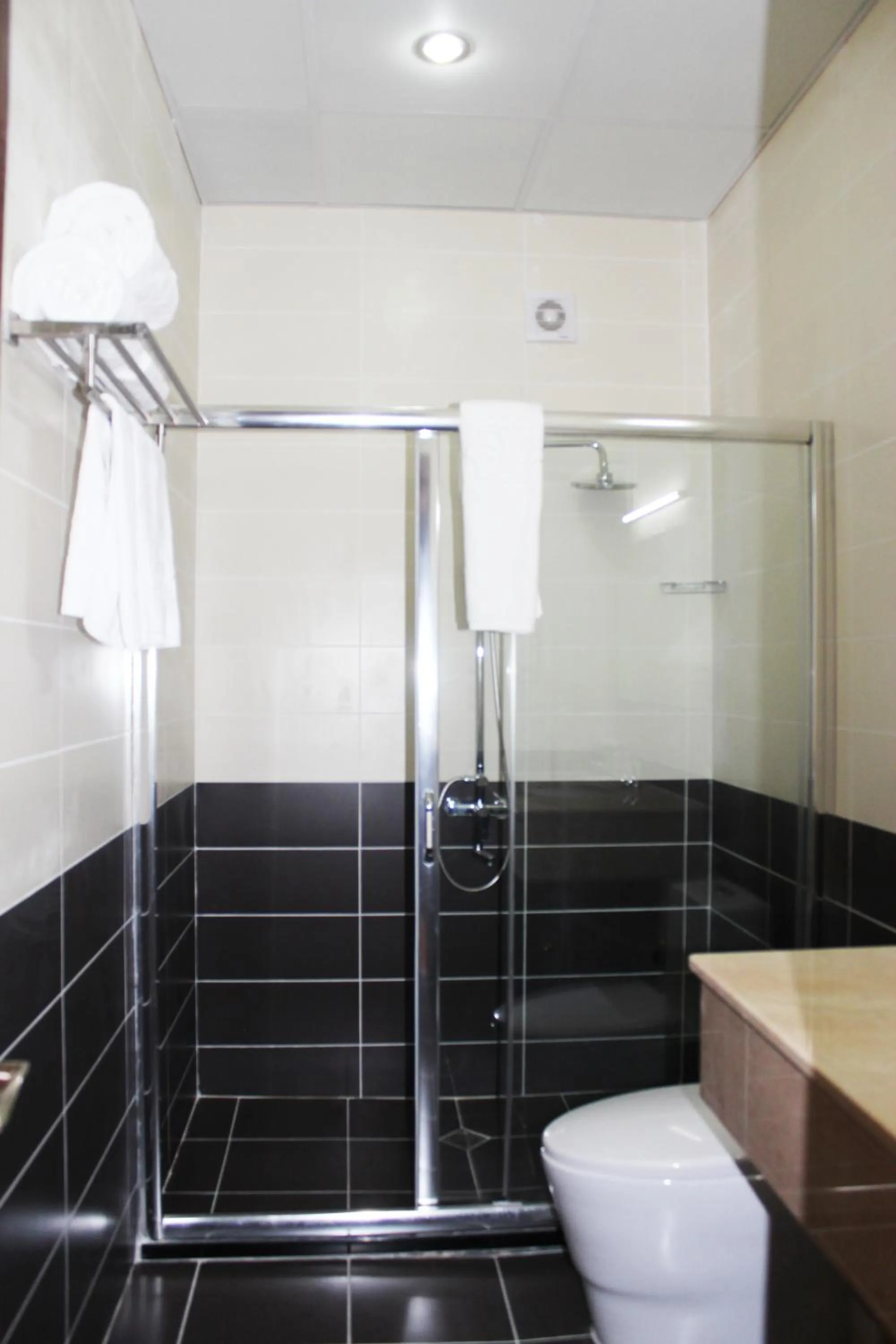 Bathroom in Dormitory Hualing Tbilisi