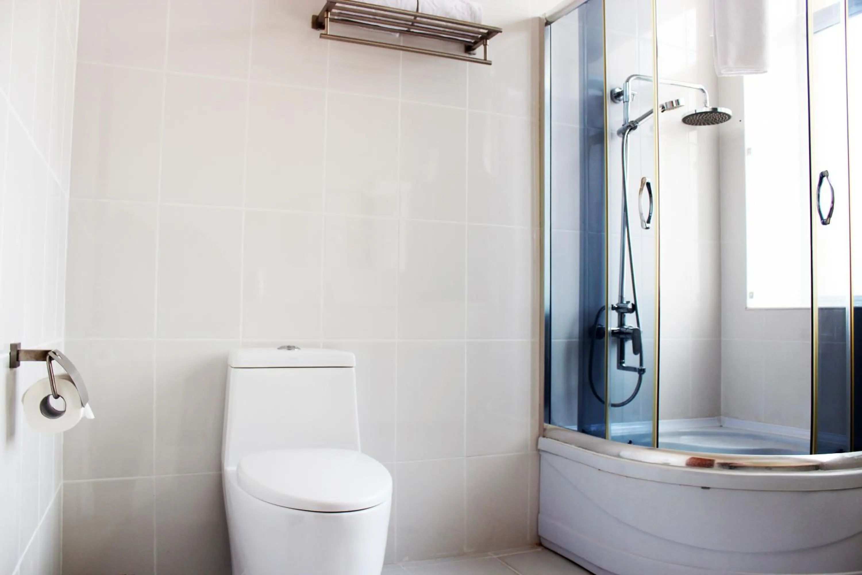 Bathroom in Dormitory Hualing Tbilisi