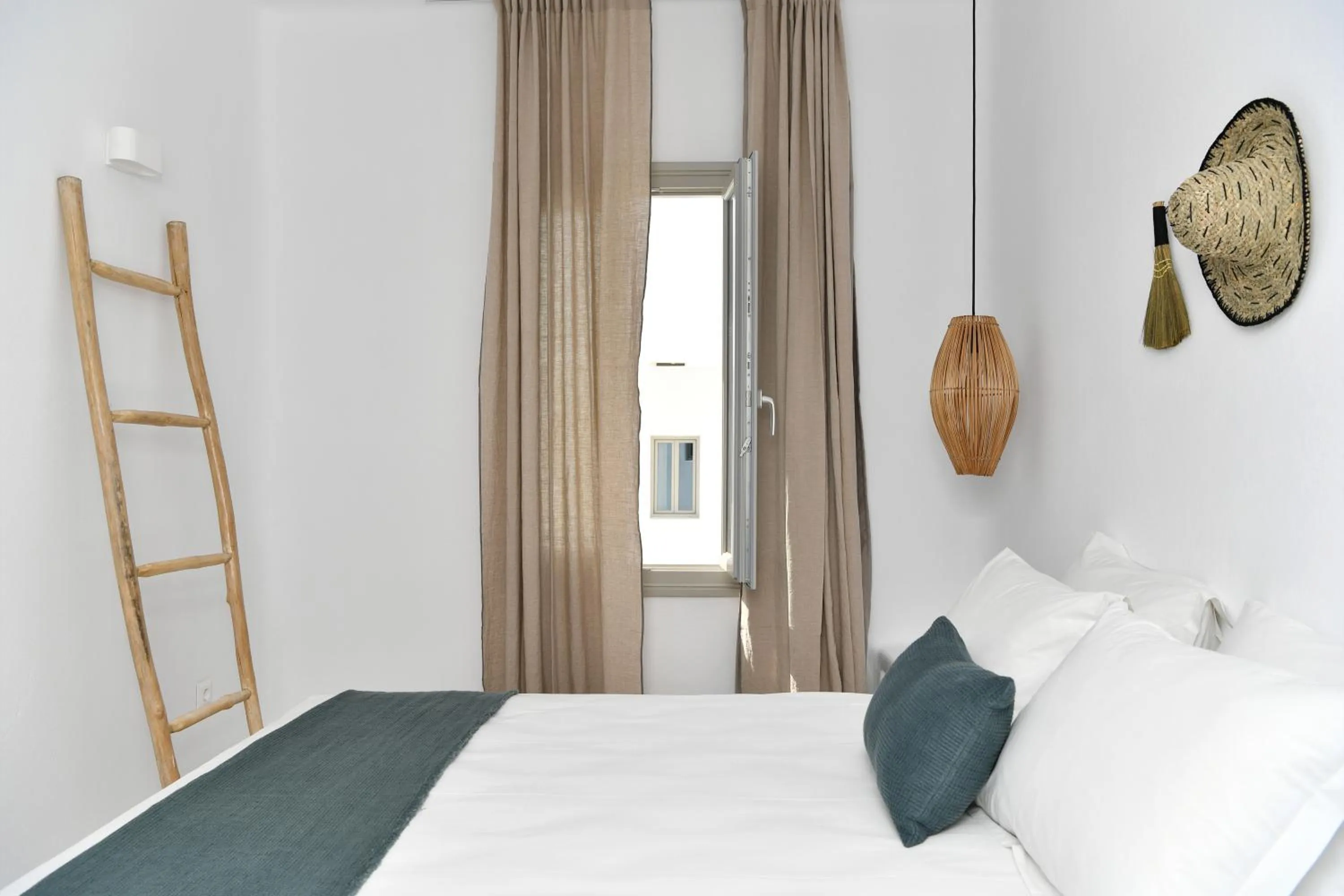 Bedroom, Bed in White Blossom